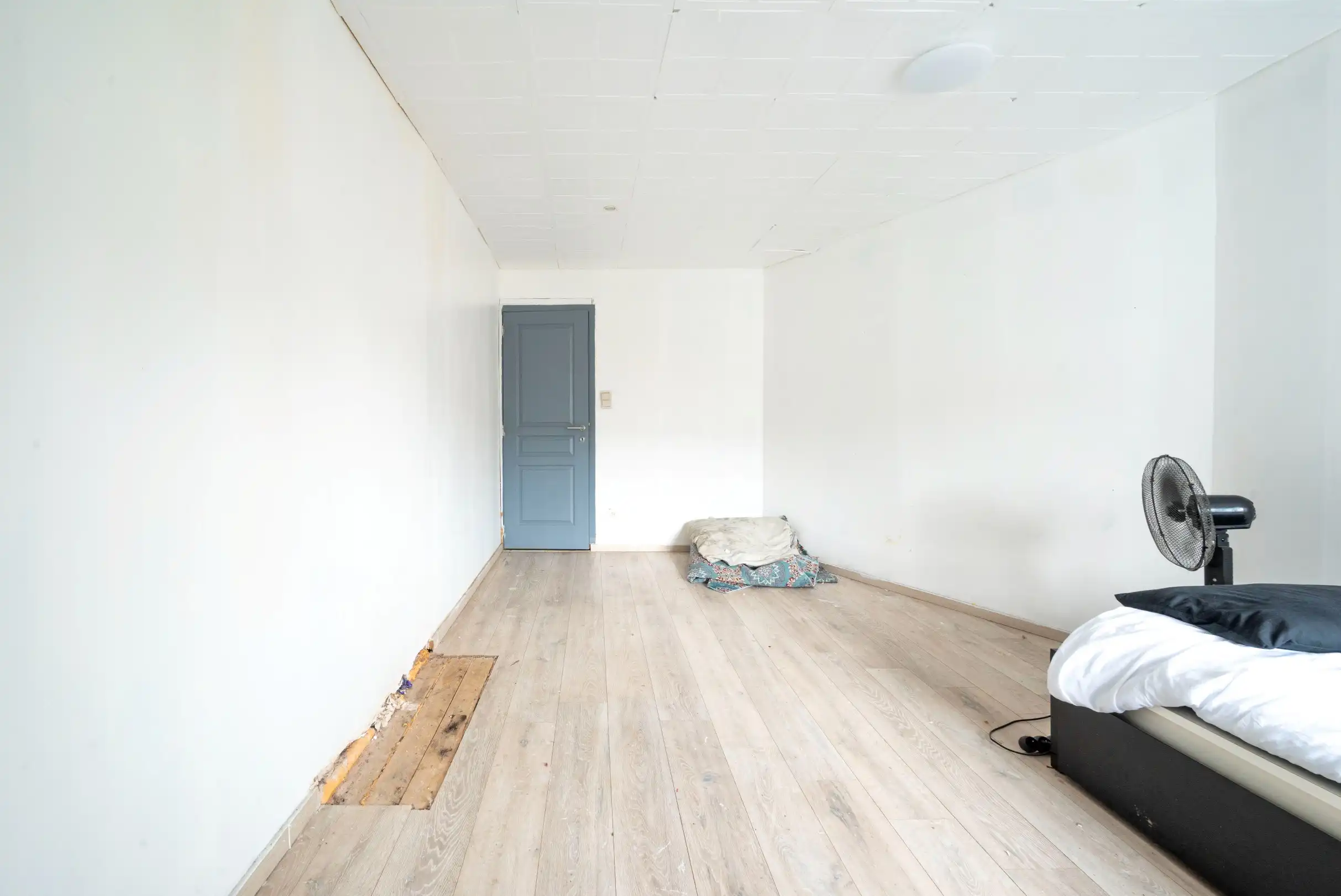 Ruime woning met 5 slaapkamers, garage en tuin. foto 9