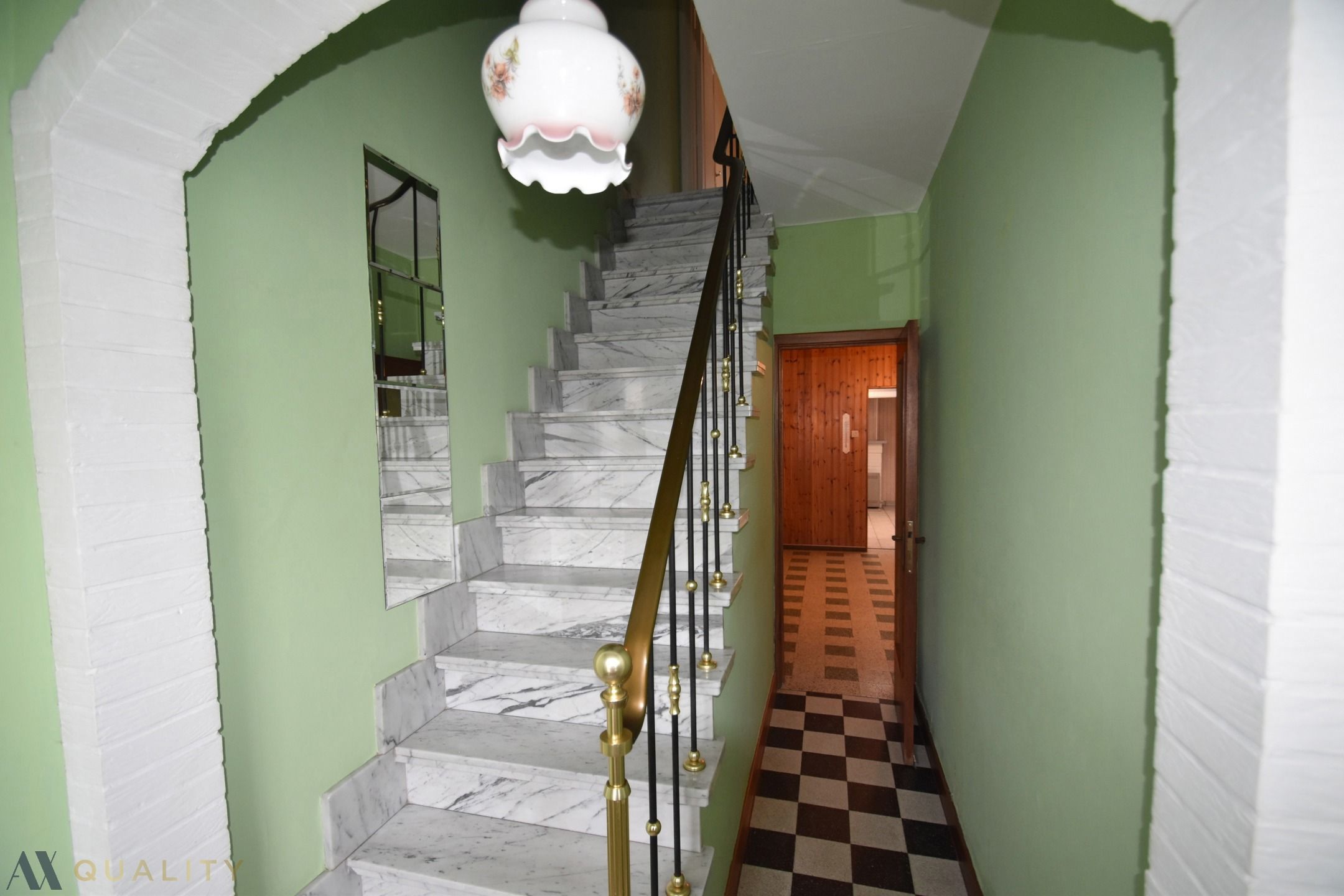 te renoveren Half-open woning met koer op 01 are 77 ca foto 3