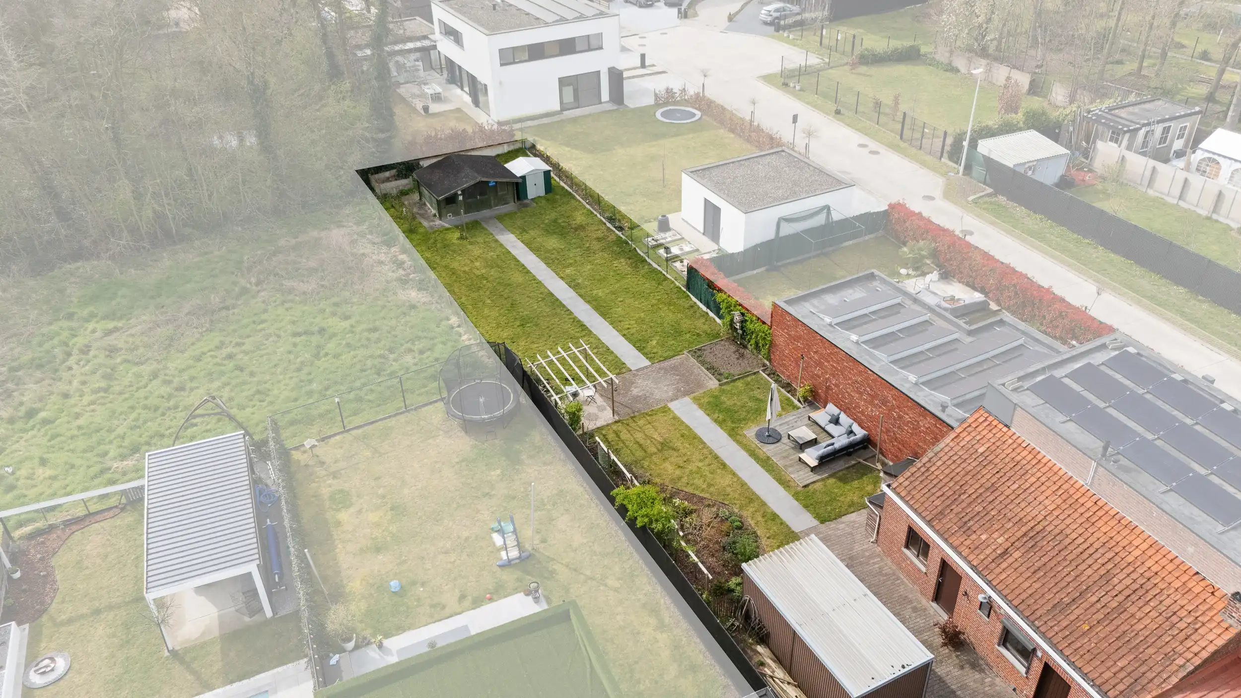 Ruime gezinswoning met 4 slpk, zonnepanelen & zonnige tuin foto 18