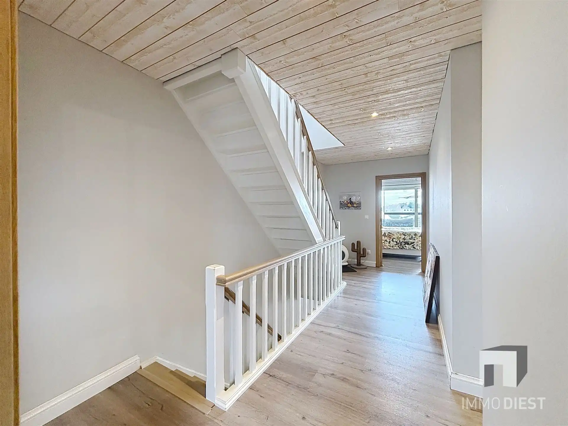 Charmante, instapklare gezinswoning met 3 ruime slaapkamers op 8a 52ca. foto 16