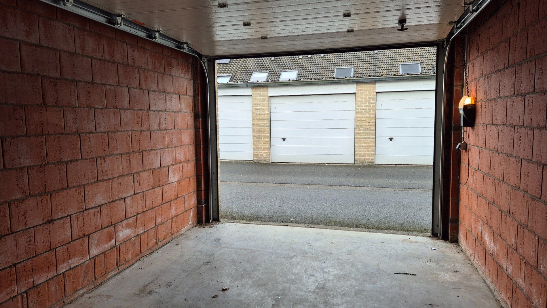 Sint-Andries: goed gelegen recente garagebox foto 3