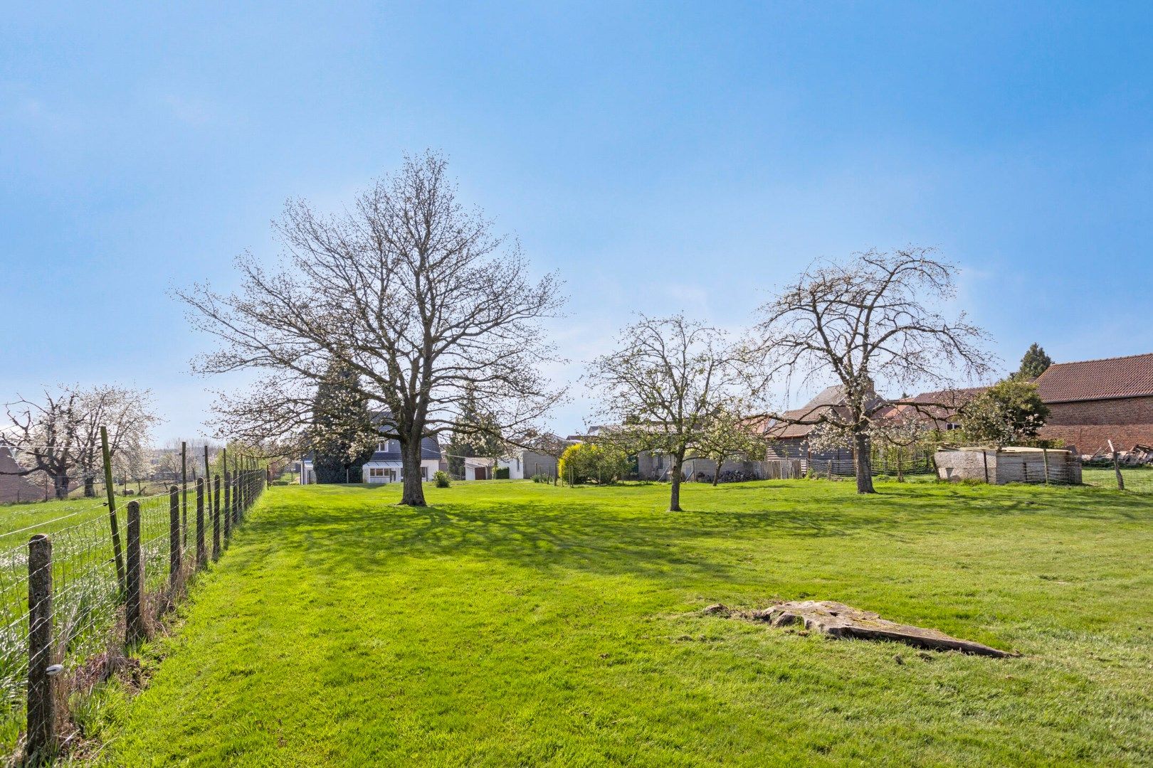 Verzorgde woning met mooie tuin en leuke weide, rustig gelegen en prachtig uitzicht foto 27