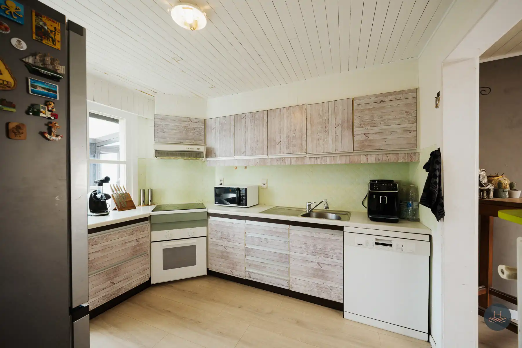 Recent vernieuwde en ruime gezinswoning met tuin en terras foto 9