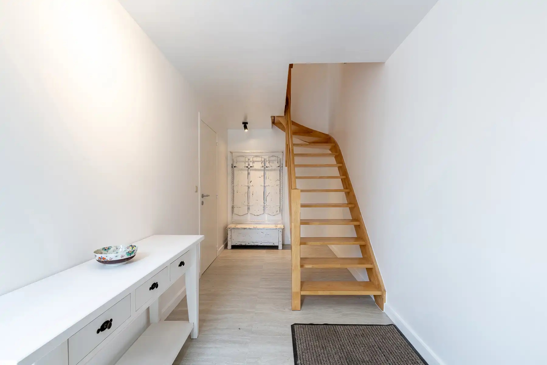 Rustig gelegen, gemeubelde bel-etage woning met garage  foto 31