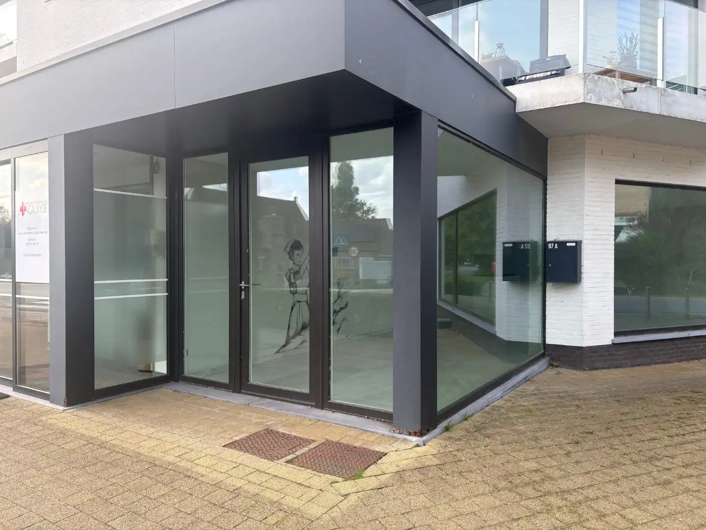Handelspand met 1 slaapkamerappartement en garage foto 3