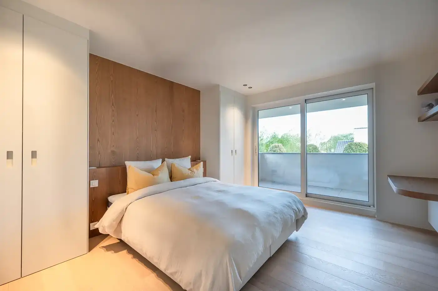 Luxueus gerenoveerde villa met zwembad op een toplocatie in een rustige residentiële wijk van het Zoute. foto 32