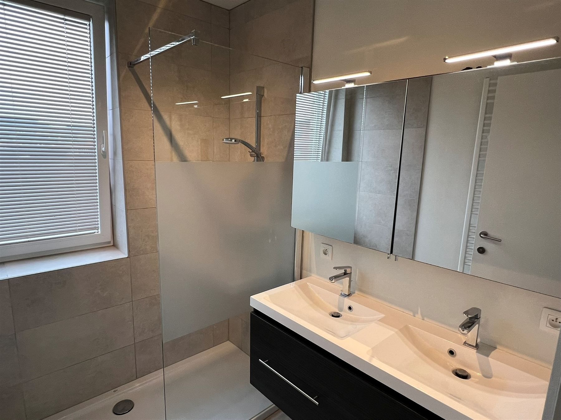 Comfortabel, goed gelegen appartement met 2 slaapkamers, terras en garage foto 5