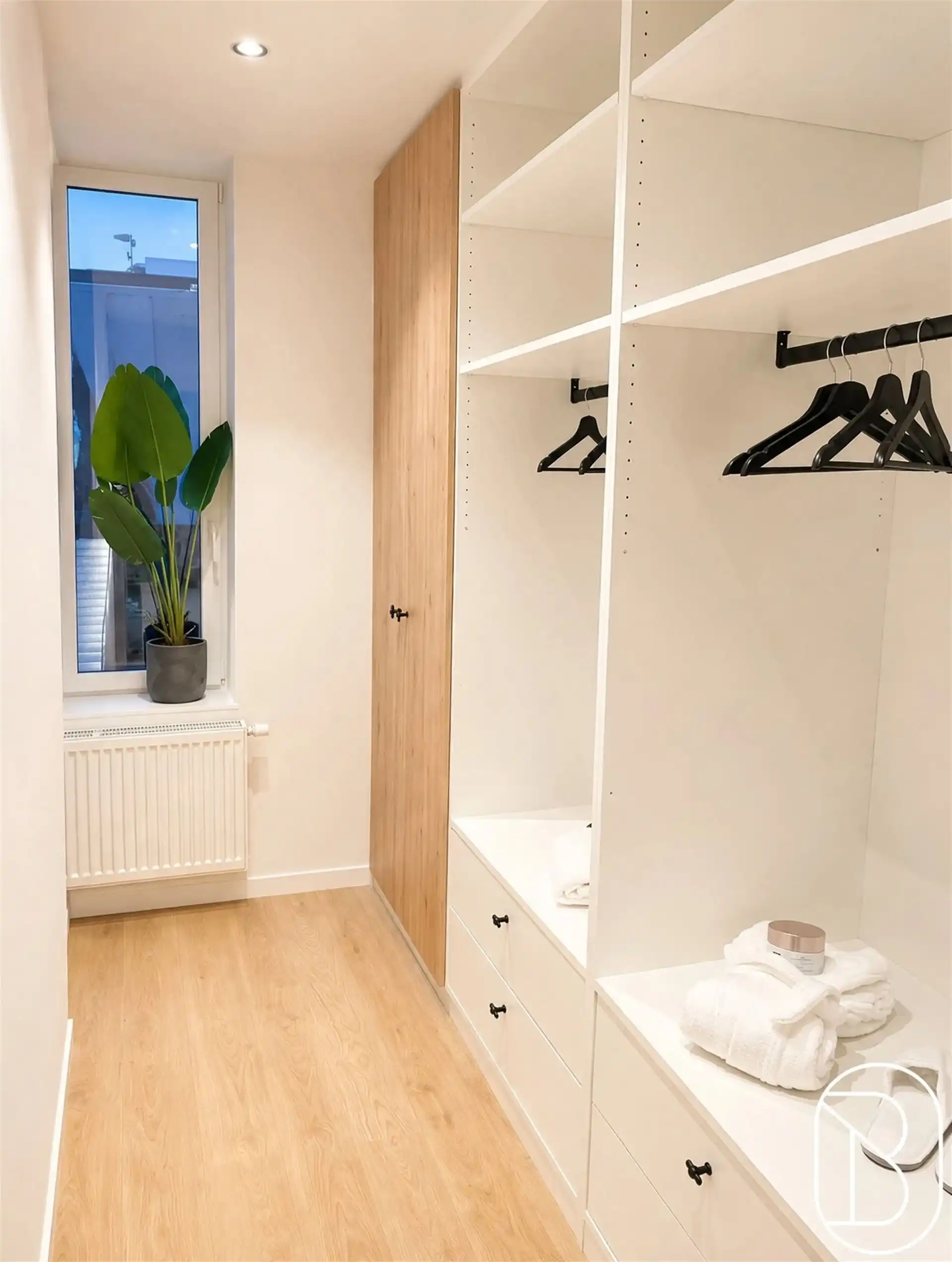 Volledig gerenoveerde woning met 3slpk, tuin en uitweg! foto 14