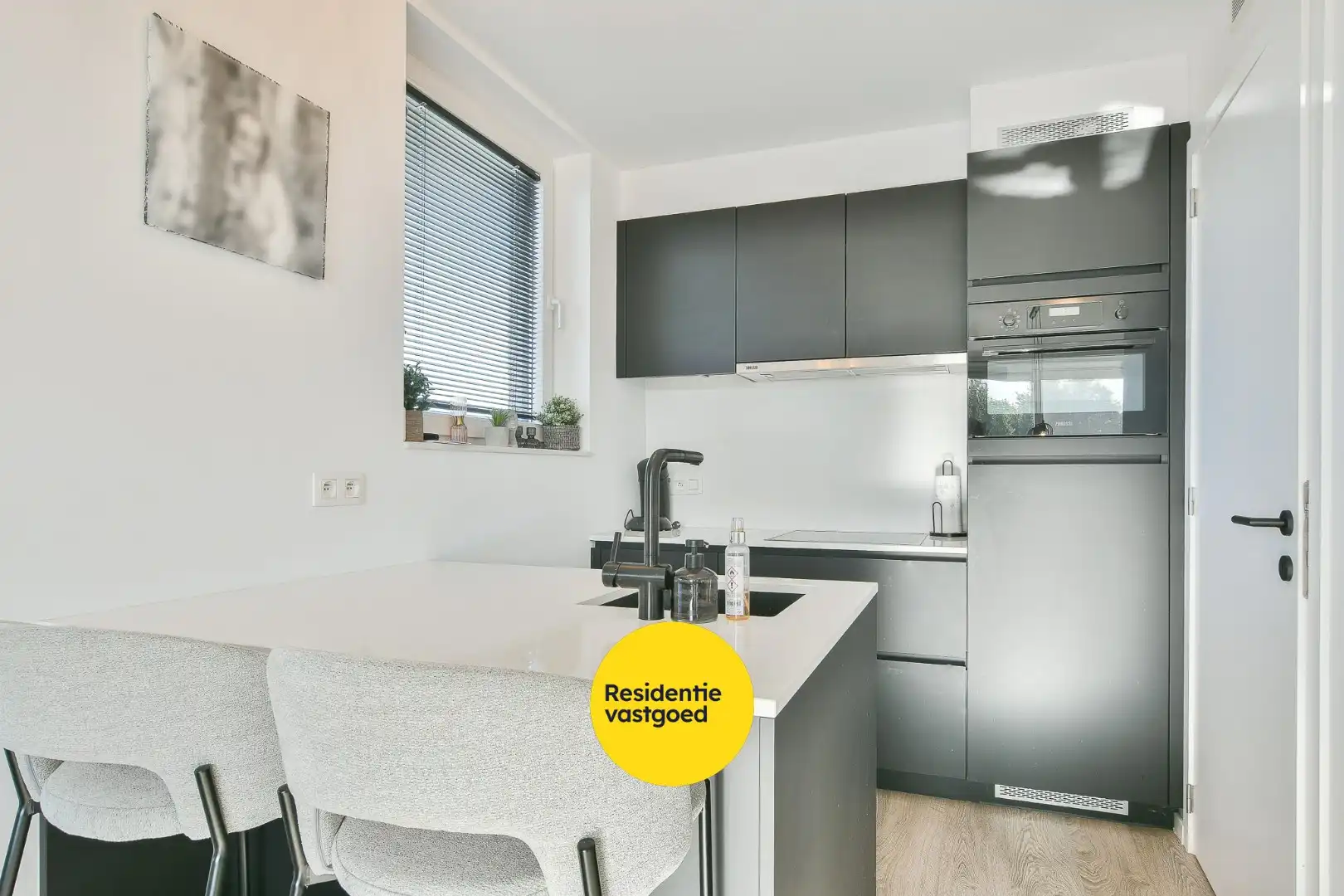 Uniek appartement met carport met grote berging gelegen in een oude graanmolen foto 6