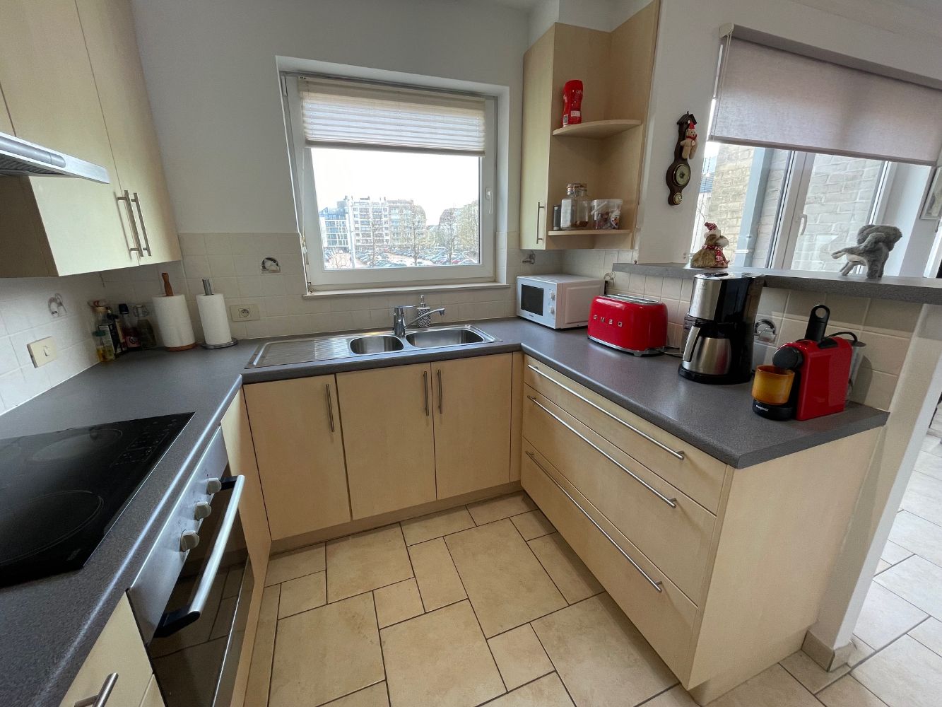 Ruim zonnig appartement met drie slaapkamers, twee badkamers en terras in een gebouw op de Markt. foto 11