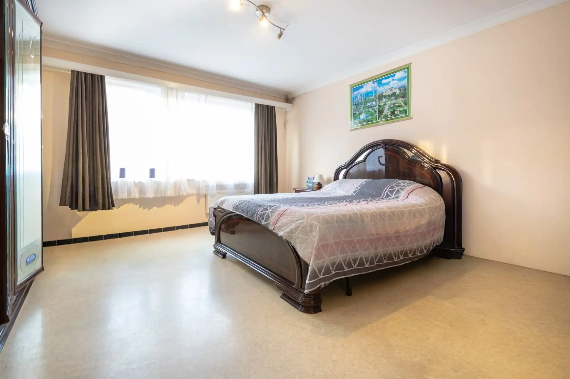 Te renoveren bel-etage in centrum Sint-Niklaas foto 5