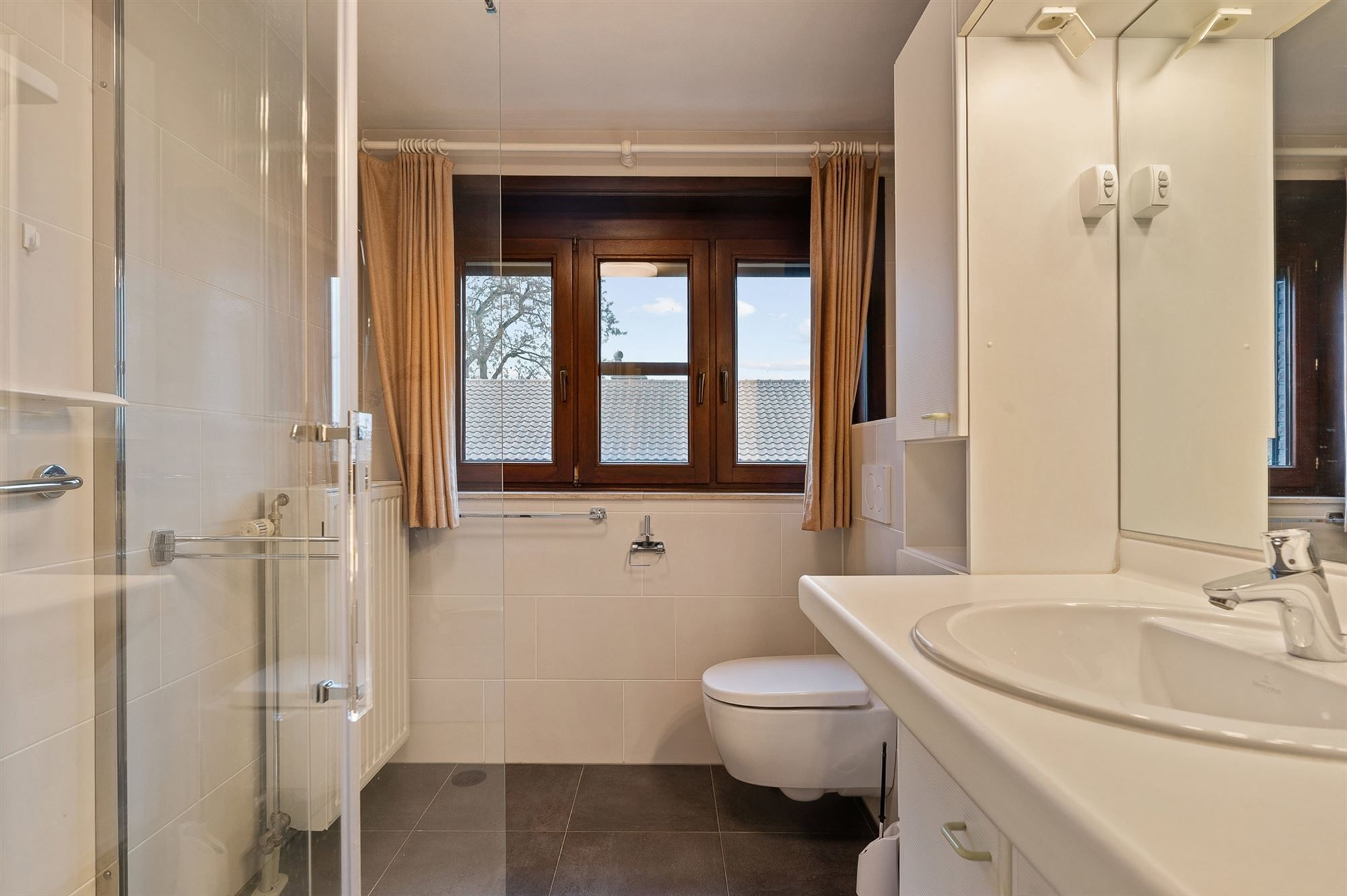 OP TE FRISSEN WONING MET 3 SLAAPKAMERS GELEGEN OP EEN RUIM PERCEEL VAN 11A70CA TE PAAL foto 14