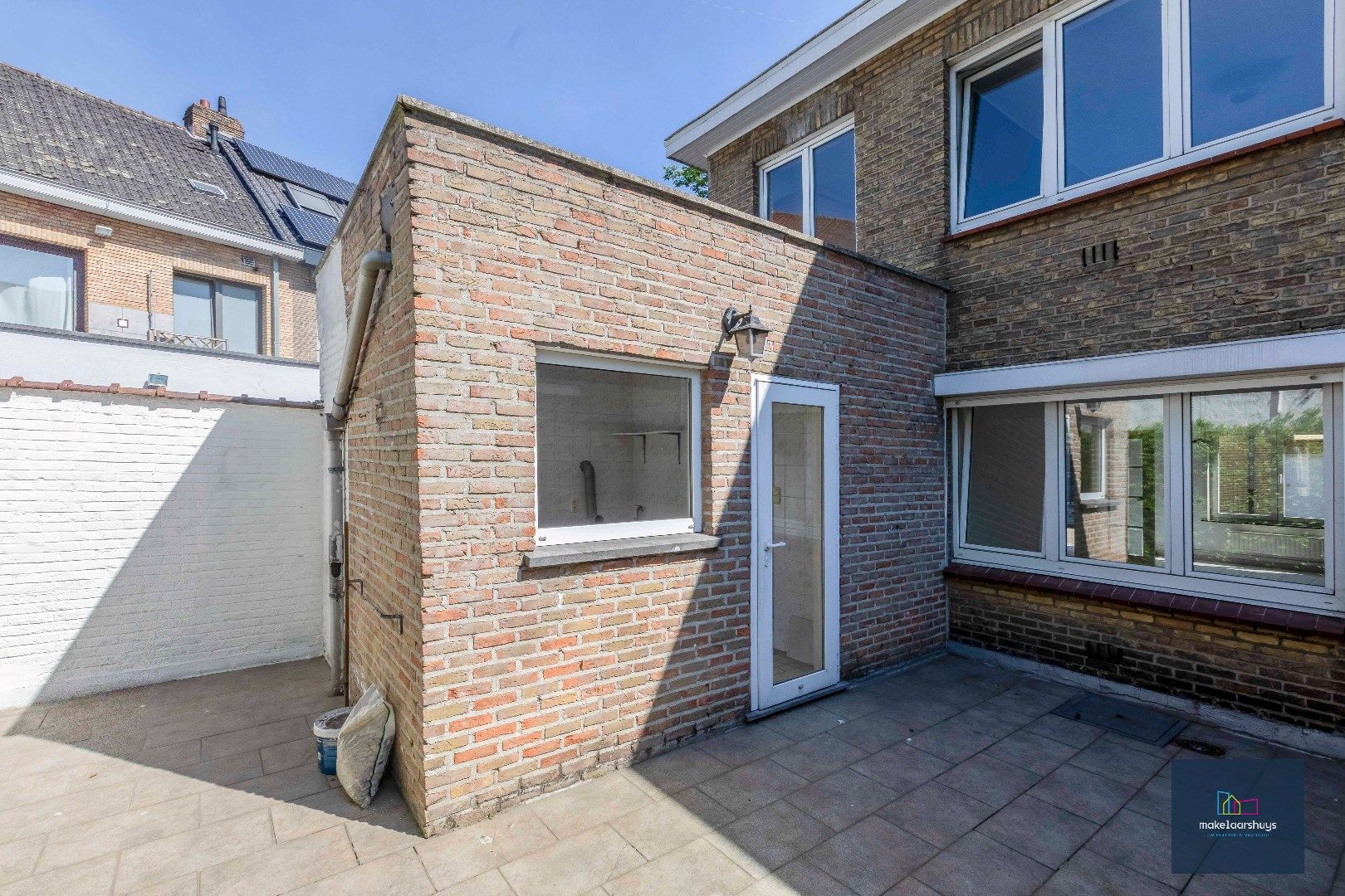 Centraal gelegen halfopen bebouwing met stadskoer foto 3