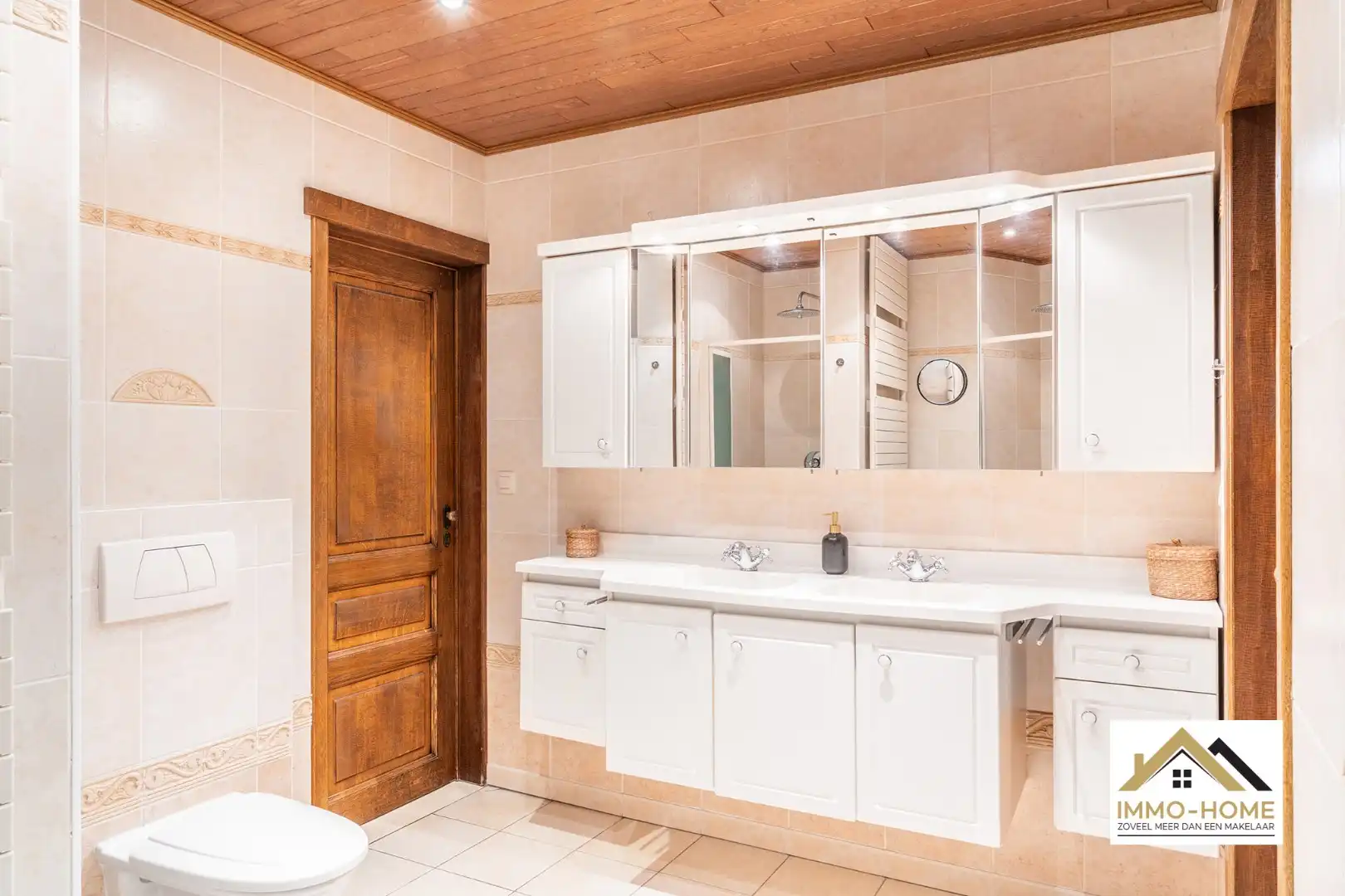 Ruime woning op topligging foto 15