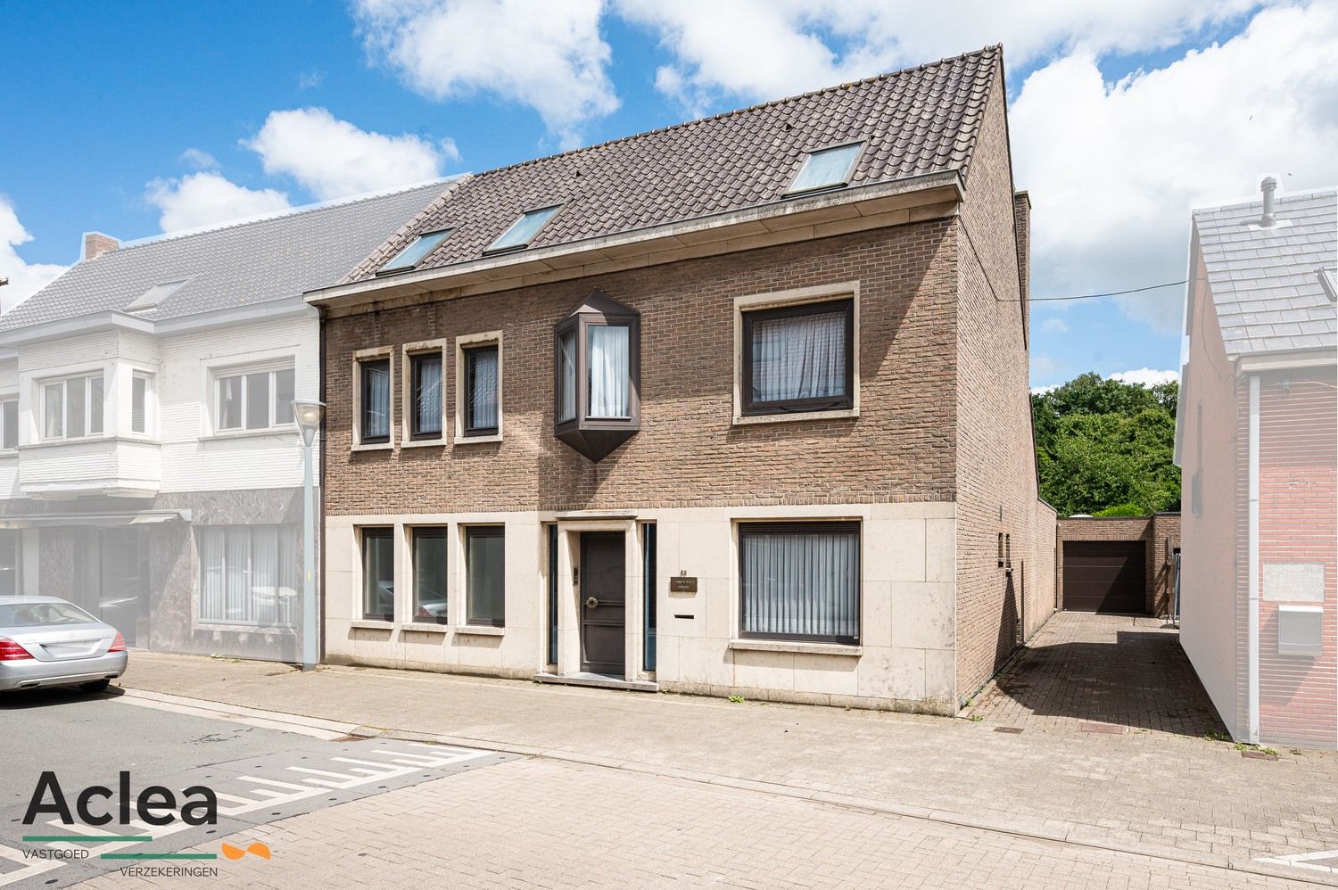 Uitzonderlijk ruime woning met veelzijdige mogelijkheden foto {{pictureIndex}}