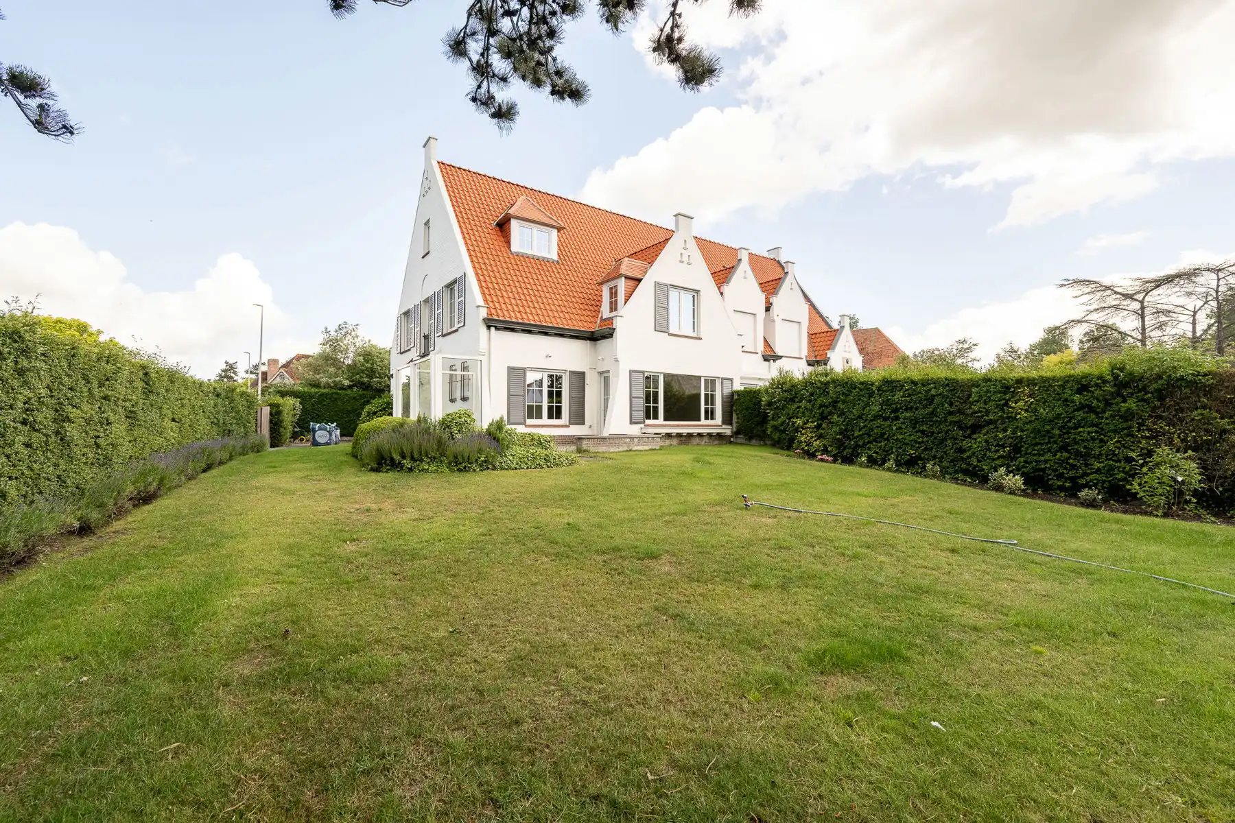 Charmante, ongemeubelde koppelvilla gelegen nabij Minigolf  foto {{pictureIndex}}