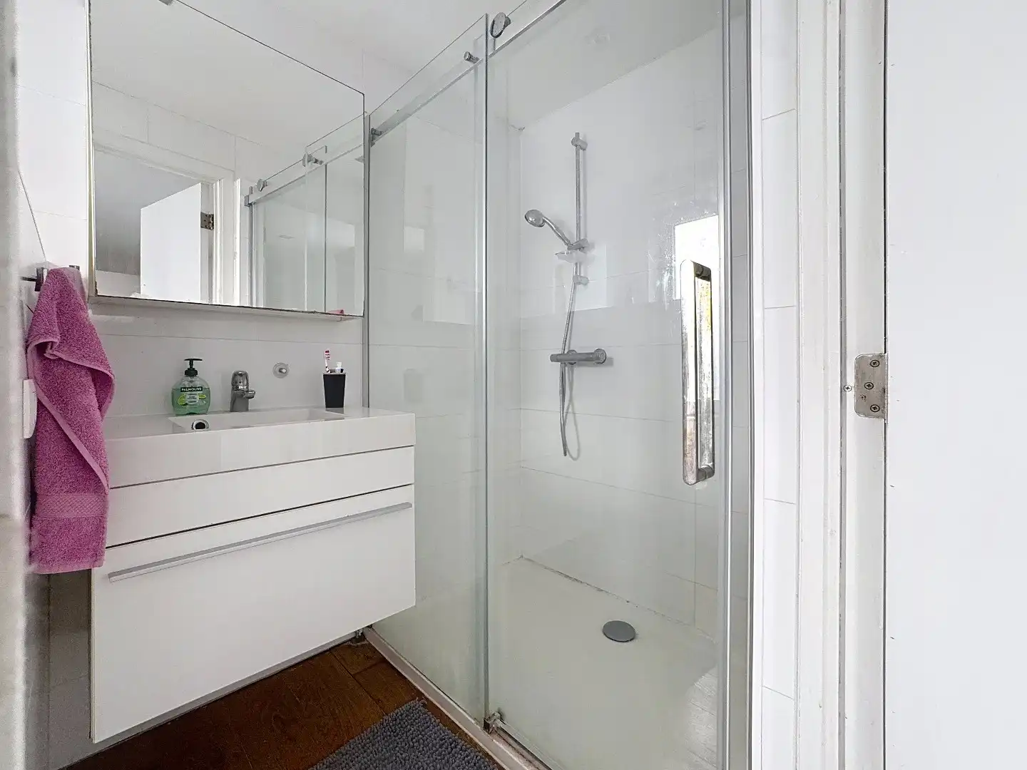 Te Huur: Stijlvol & Lichtrijk bemeubeld dakappartement in hartje Leuven foto 11