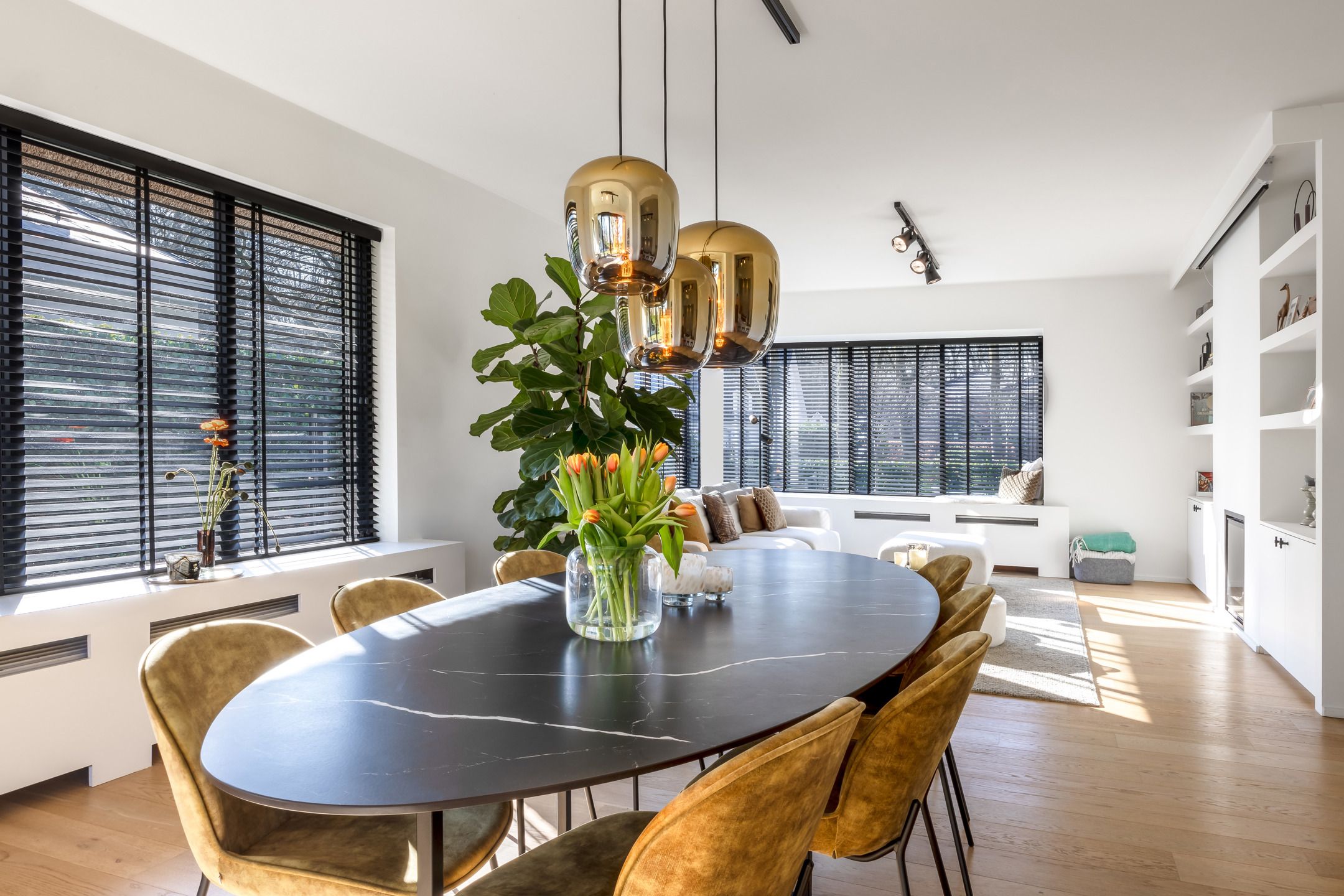 Recent gerenoveerde rietgedekte villa vooraan Schilde dorp! foto 9