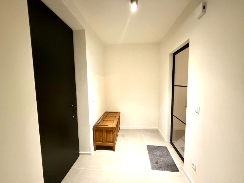 Recente, instapklare woning met 3 ruime slaapkamers en garage foto 2