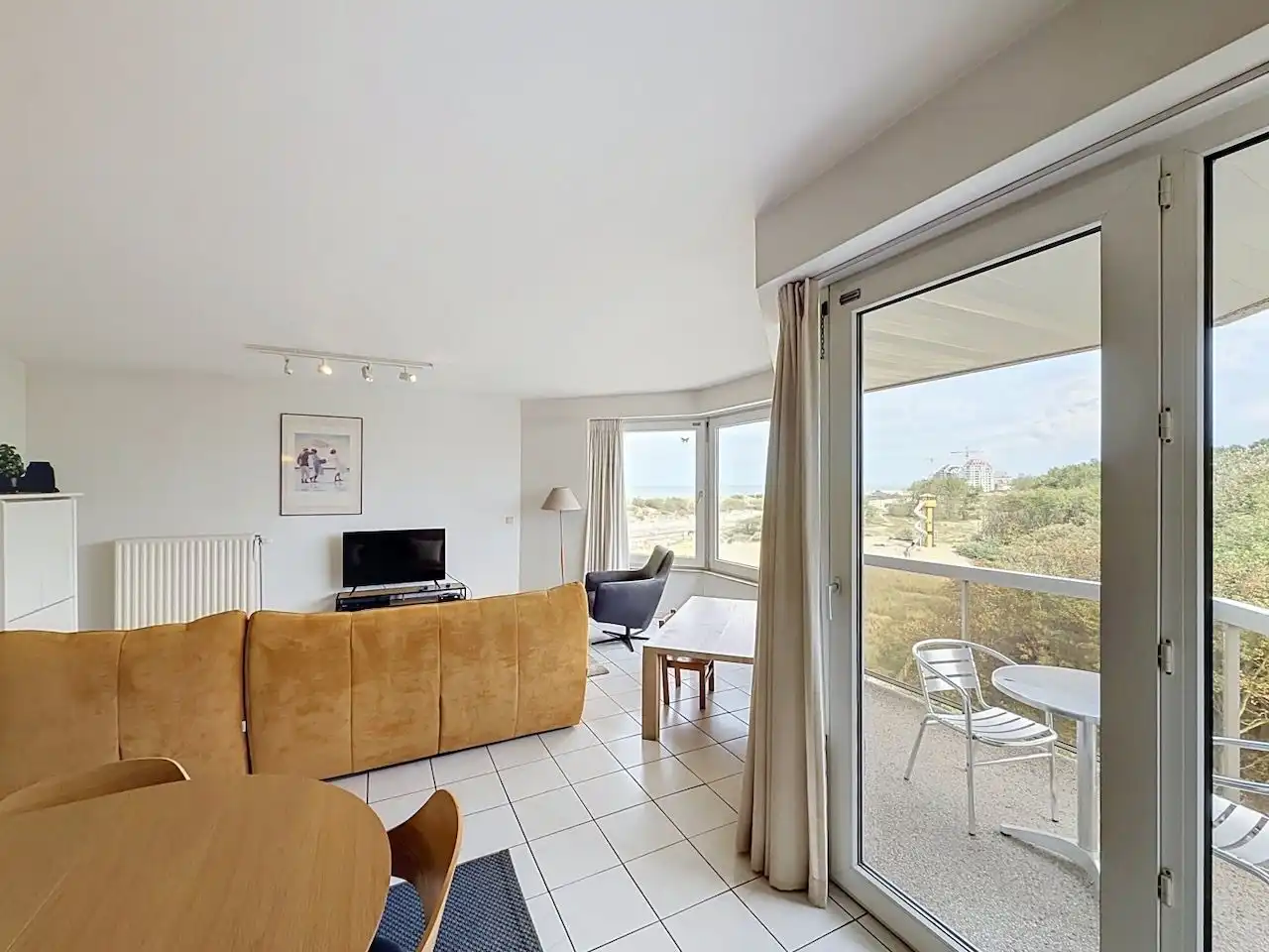 Ruim drie slaapkamer appartement met prachtig open zicht op Zee en het Willemspark foto {{pictureIndex}}