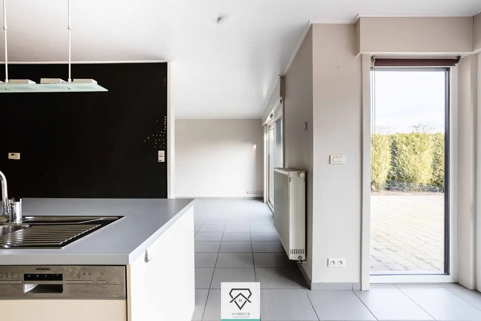 Moderne instapklare villa te koop met zonnige tuin foto 10