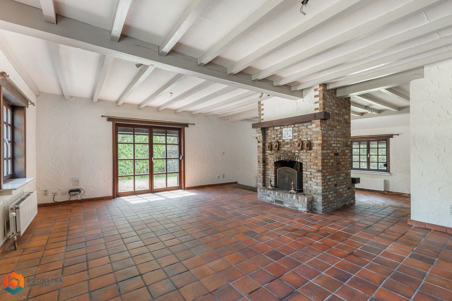 Landelijke Villa gelegen in groene omgeving met veel potentieel foto 2