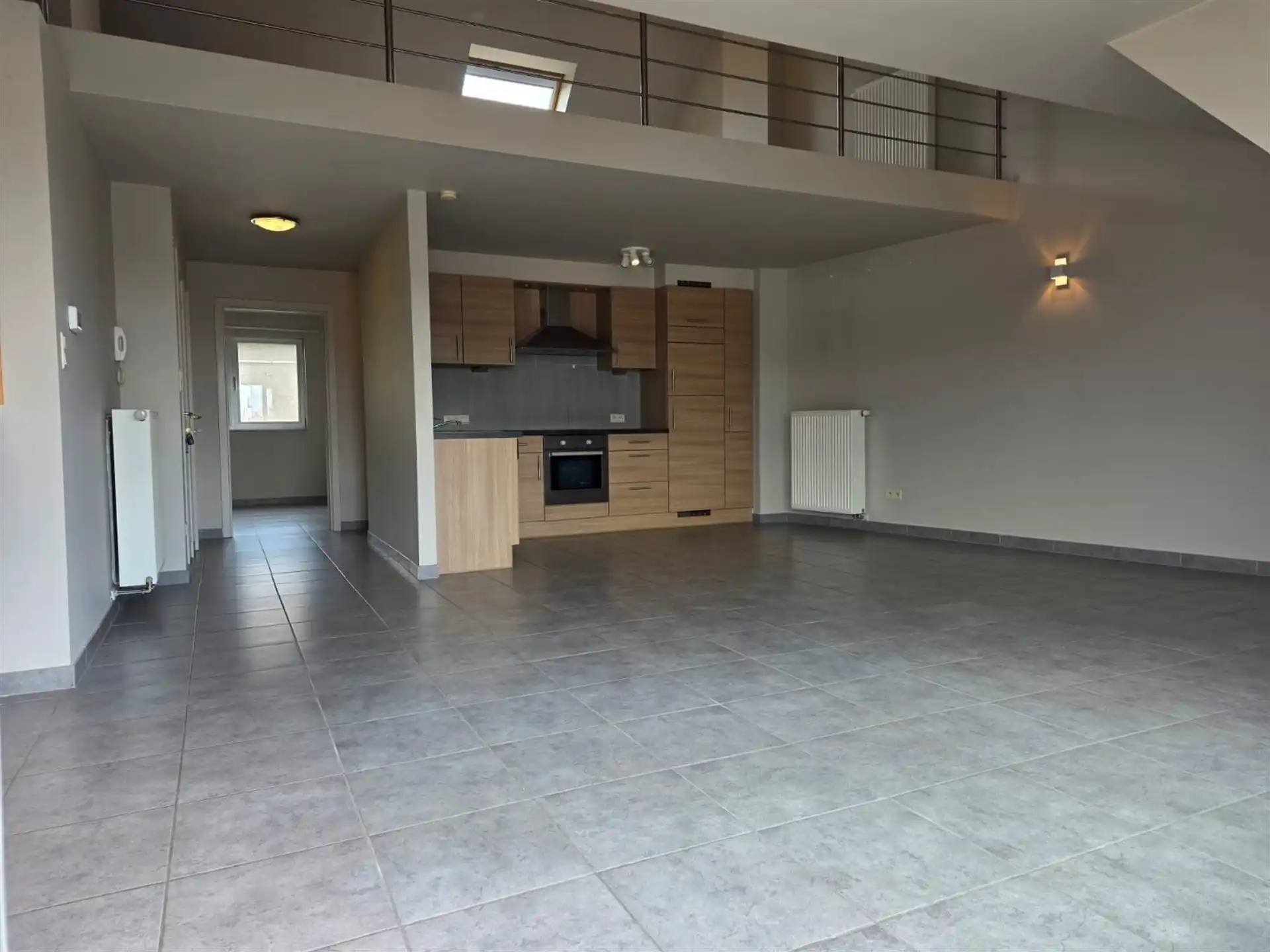 Instapklaar ruim en energiezuinig appartement met zuidgericht terras en garage foto 2