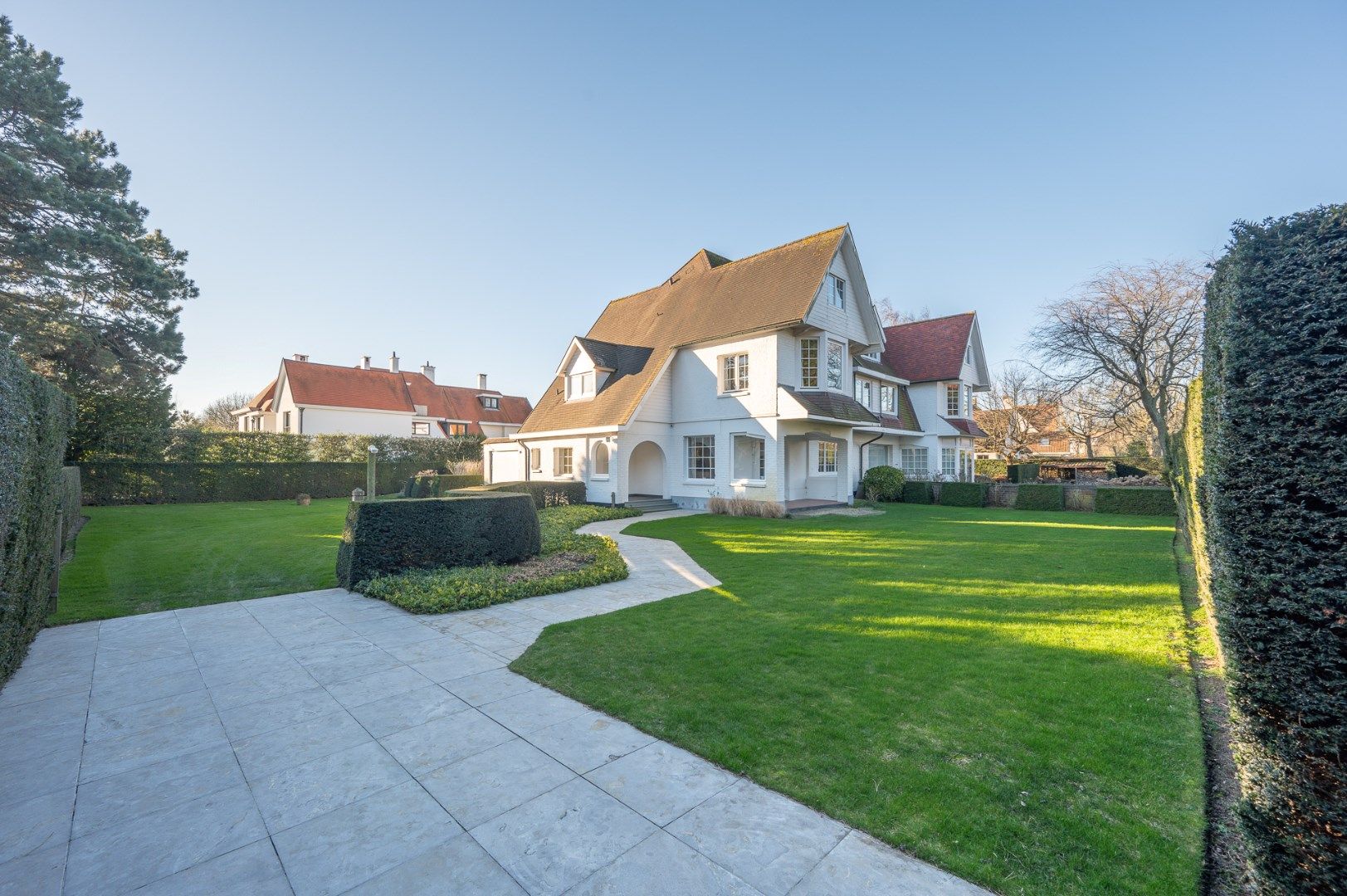 Authentieke en riante villa, zuid-georiënteerd en rustig gelegen in hartje Zoute foto 1