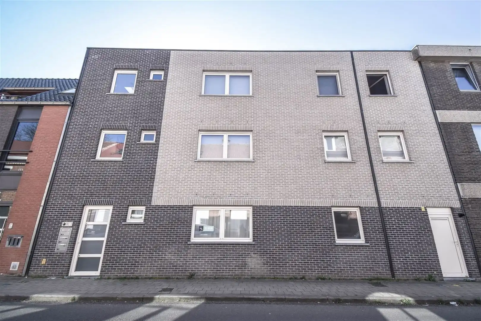 Instapklaar gelijkvloers appartement met ruim terras foto {{pictureIndex}}