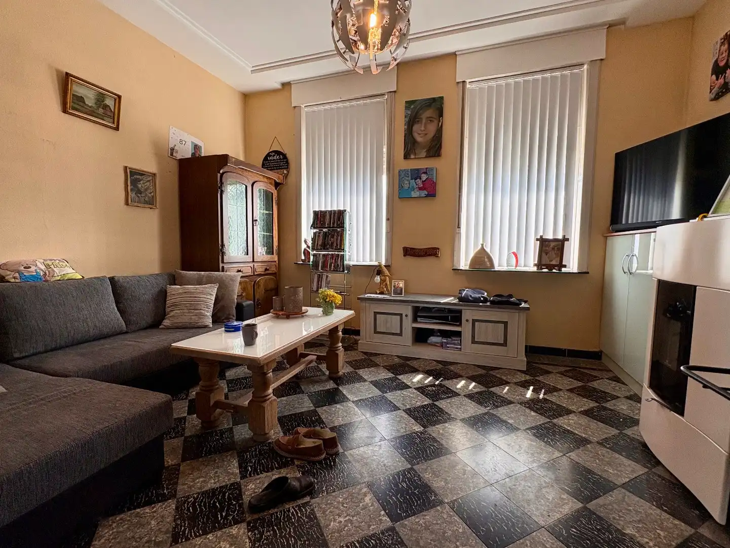 Woning te koop in het landelijke Tiegem met veel potentieel foto 8
