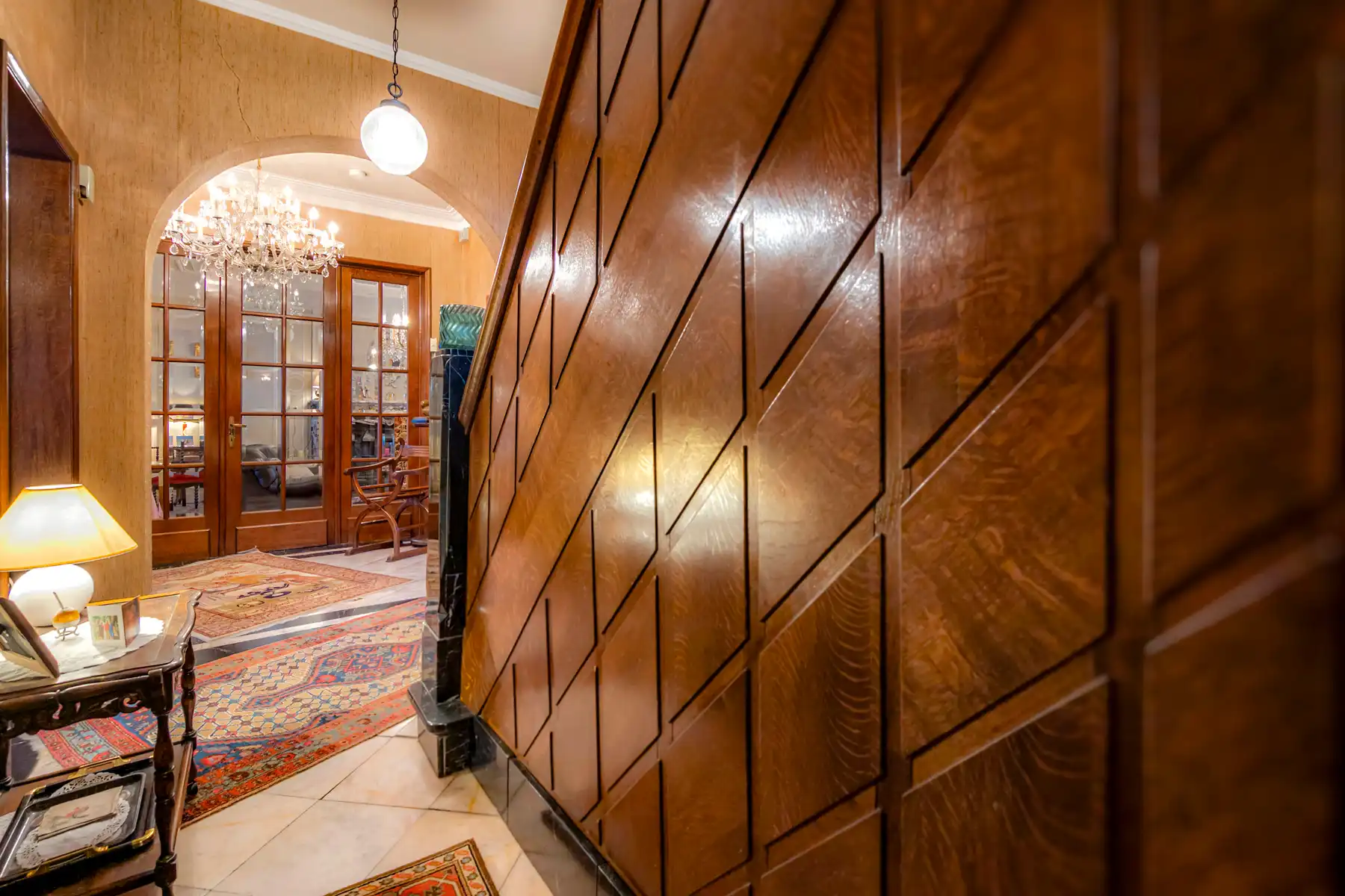 Imposante herenwoning met loods in hartje Overmere  foto 21