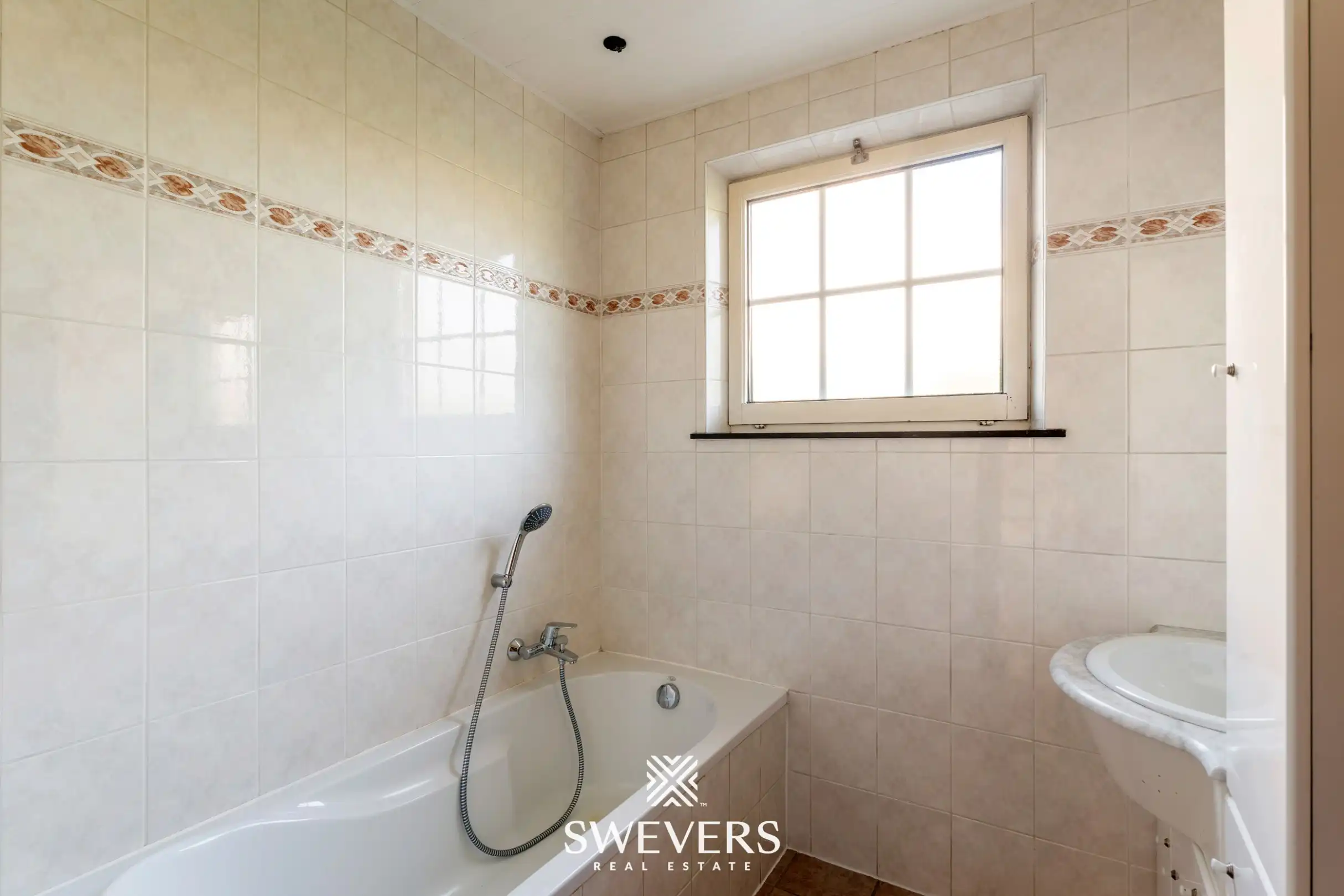 Te renoveren gelijkvloerse bungalow met 3 slaapkamers foto 12
