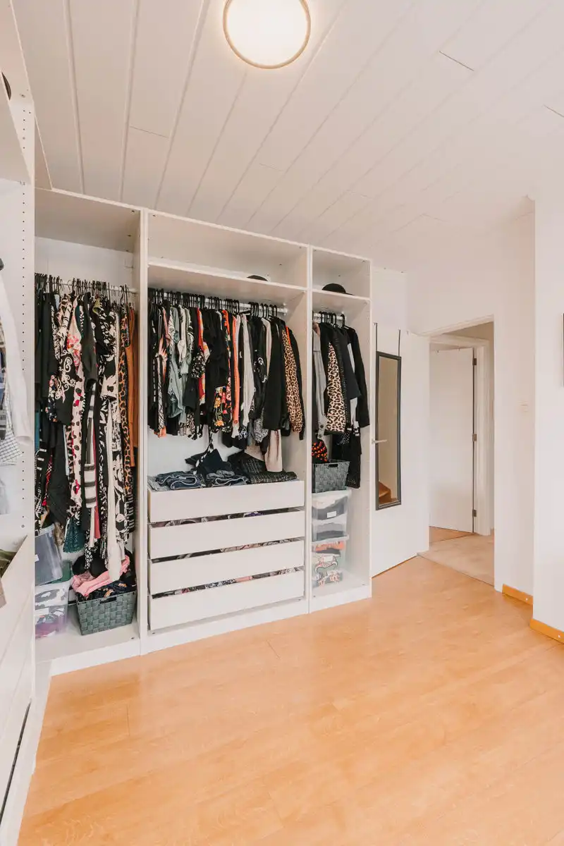 Ruime gezinswoning met 4 slaapkamers en bureau op toplocatie foto 18