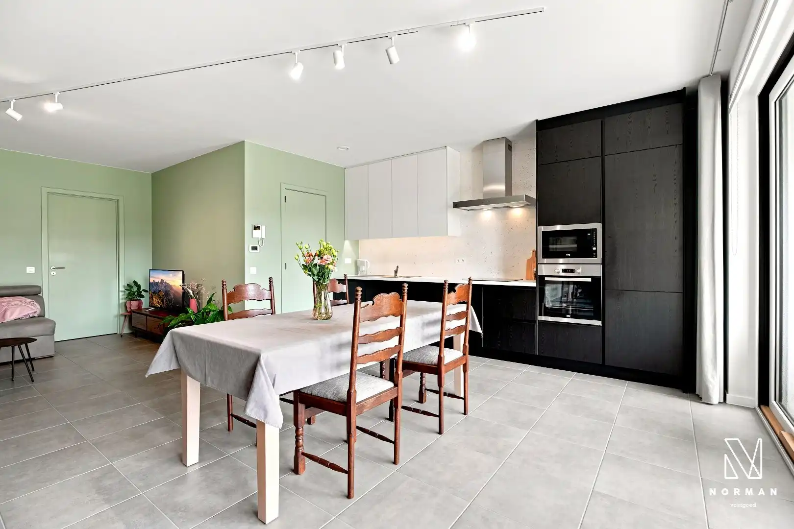 Recent gelijkvloers appartement met 1 slk, tuin en ondergrondse staanplaats te koop in Harelbeke foto 2