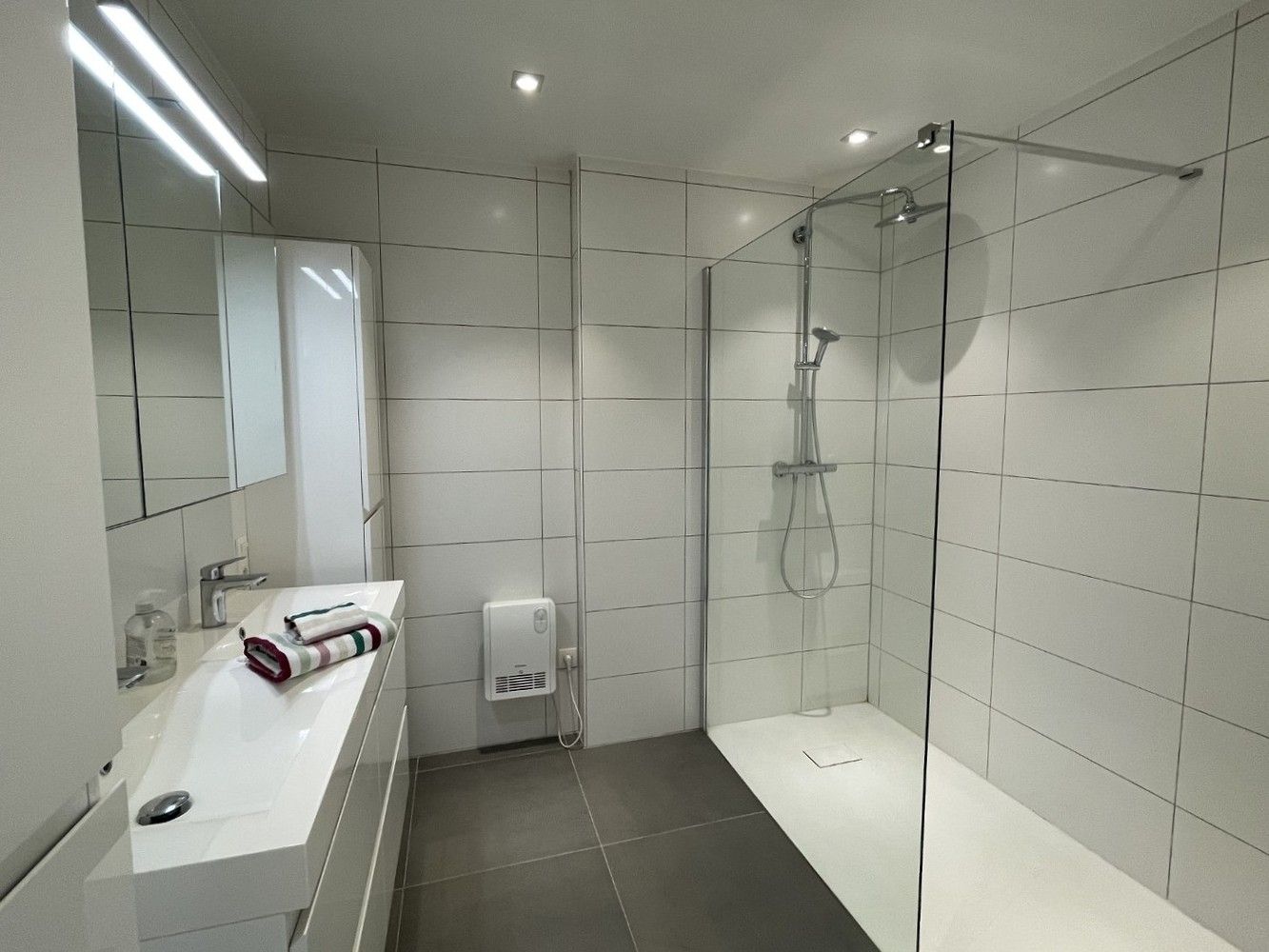 Ruim en lichtrijk duplex appartement met grote inpandige garage in Rotselaar foto 8