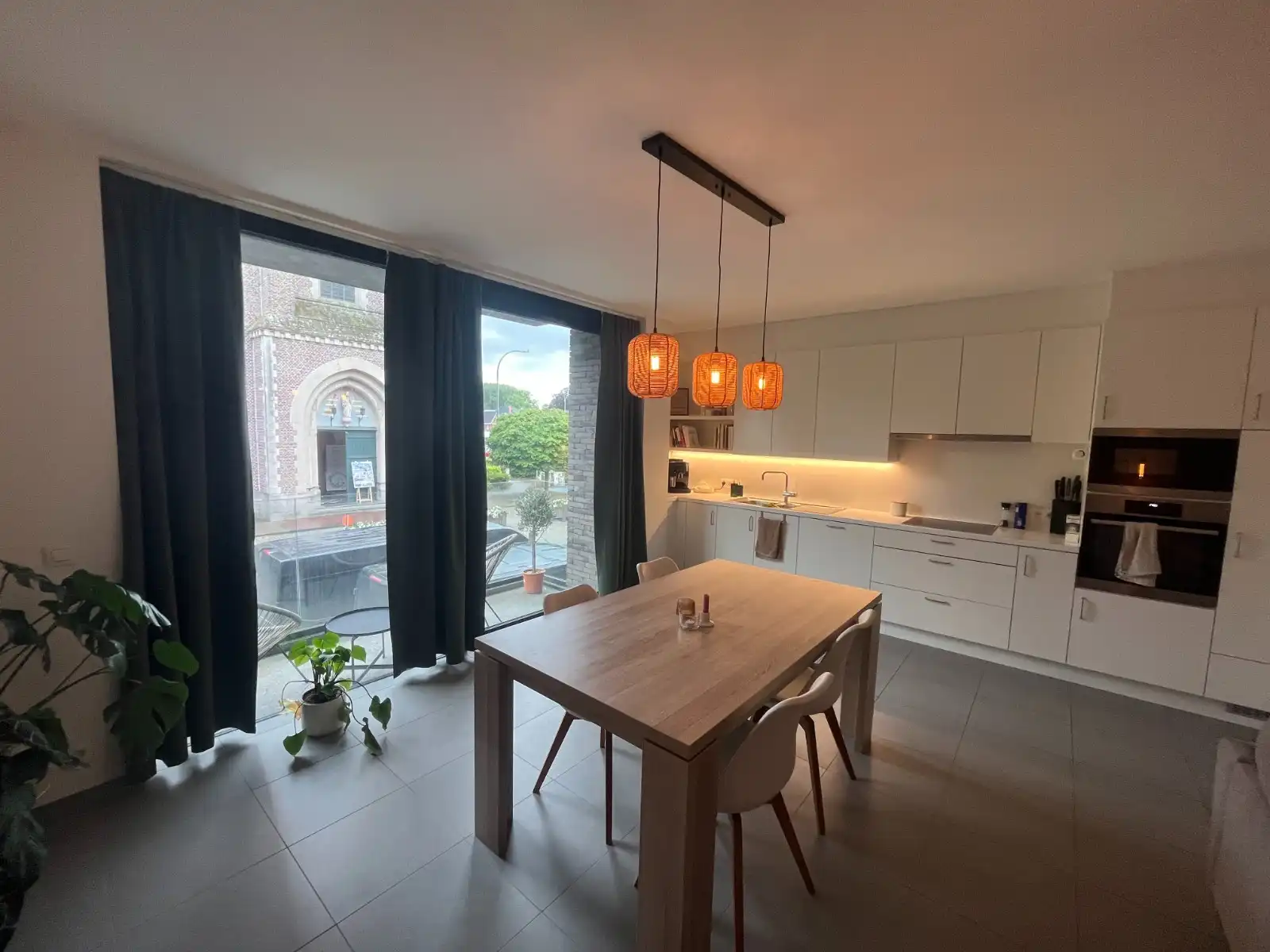 TE HUUR: Gezellig 2-slaapkamers Appartement met vloerverwarming in Centraal Olsene foto {{pictureIndex}}
