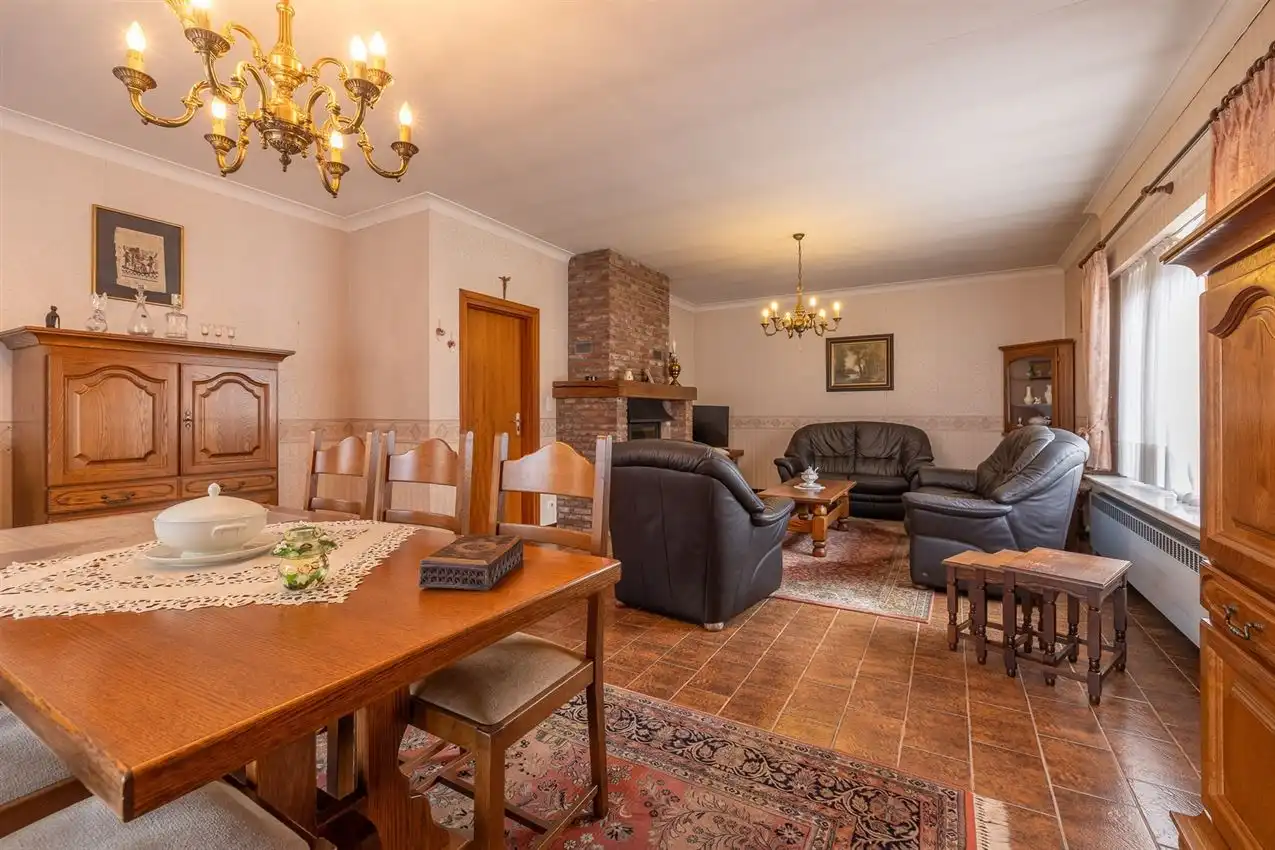 Handspand met ruime woonst en magazijn foto 32