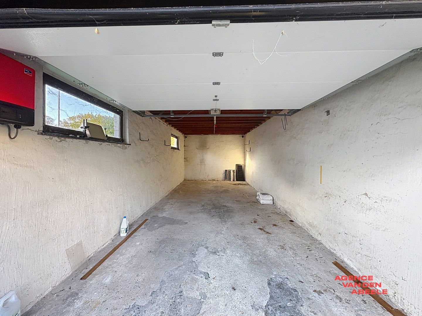 Ruime alleenstaande villa met grote tuin en veranda foto 19