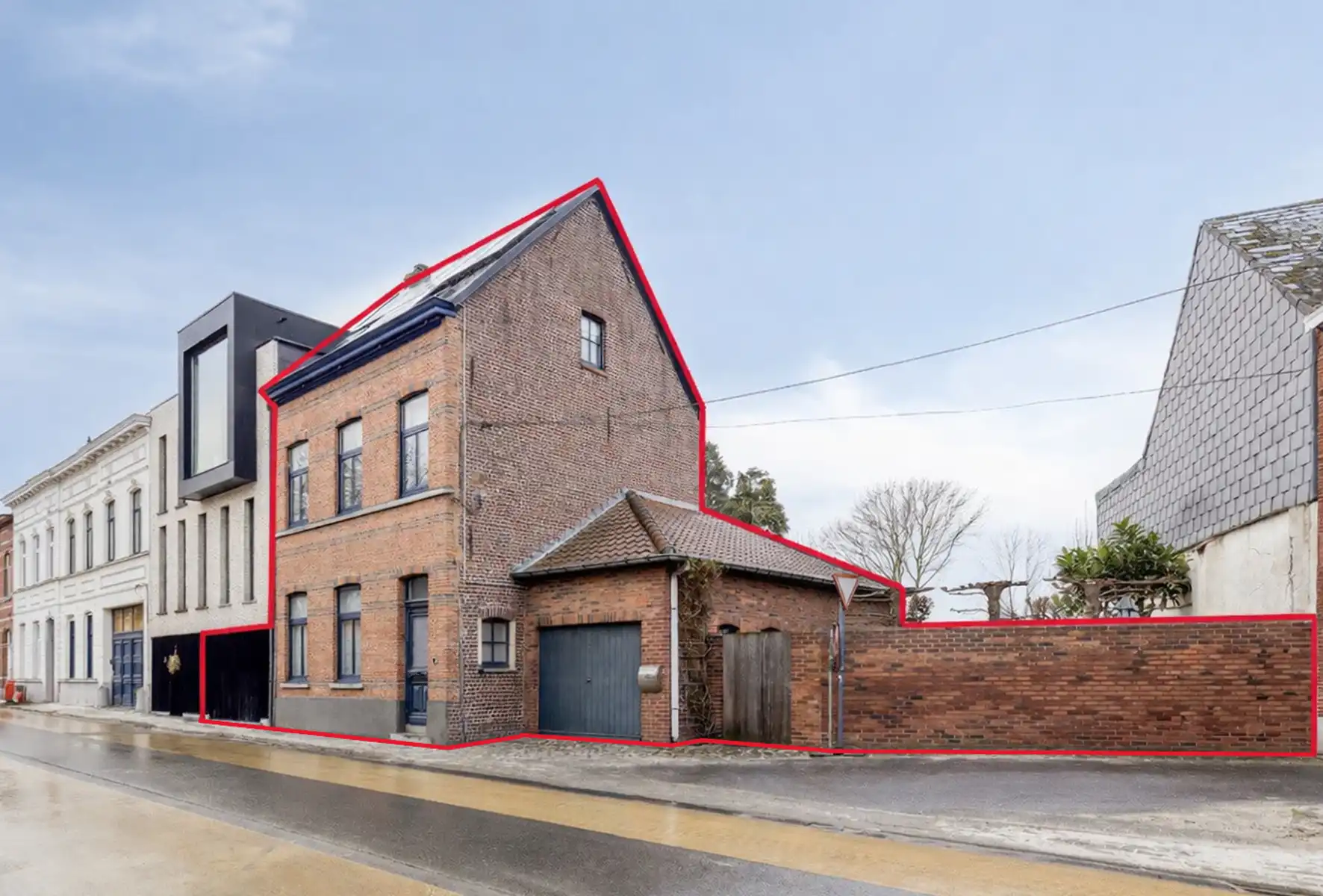 Charmante halfopen bebouwing vlakbij station Wetteren foto {{pictureIndex}}