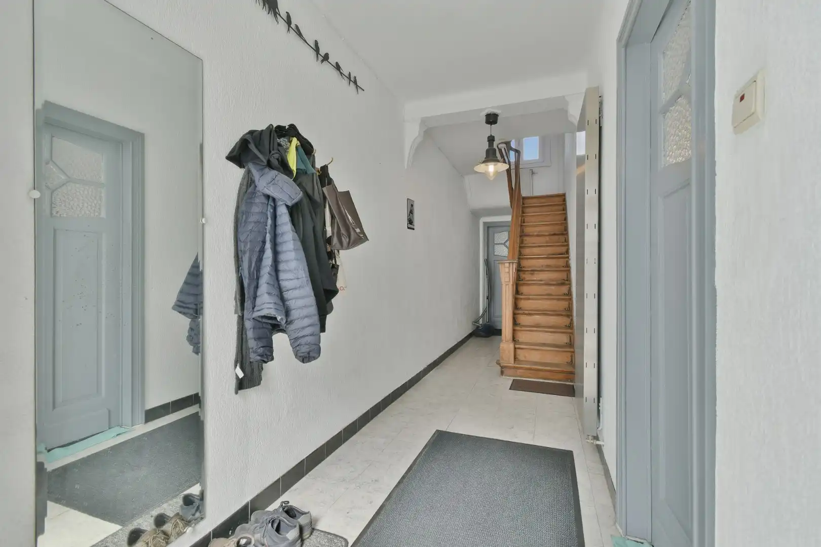 Gezellige stadswoning met 2 slaapkamers en 2 badkamers en tuin foto 2