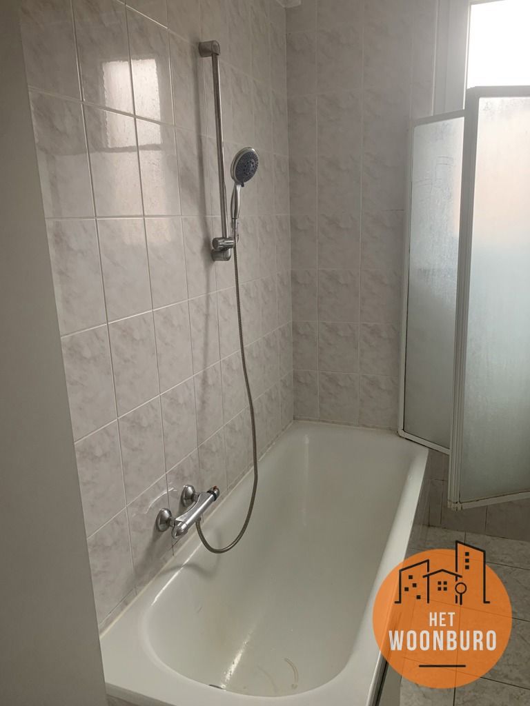 Appartement 1e Verd. + kelder + buitenstaanplaats foto 10