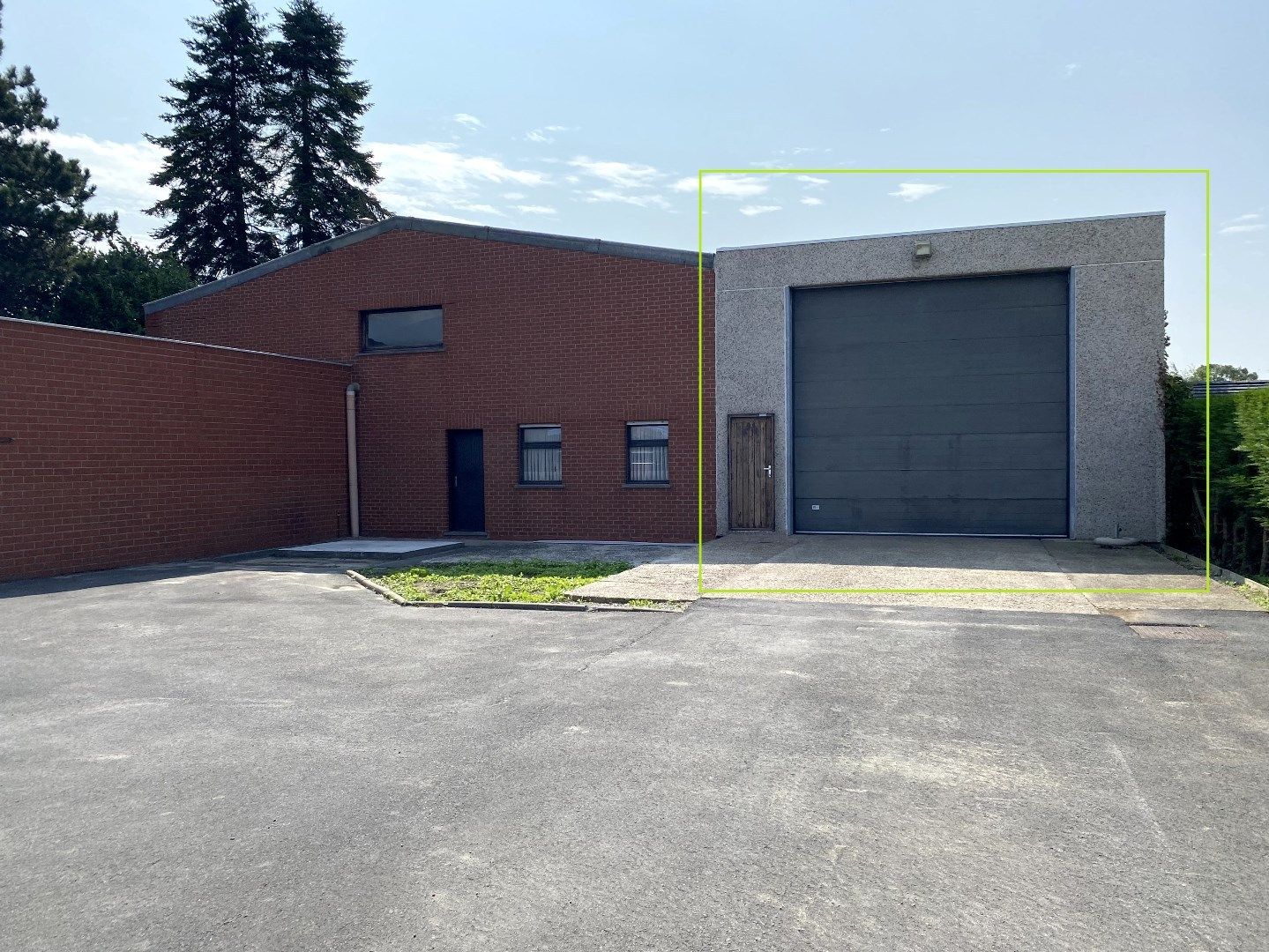 LOODS (137m²) MET TERREIN (546m²) TE HUUR TE MEULEBEKE  foto {{pictureIndex}}