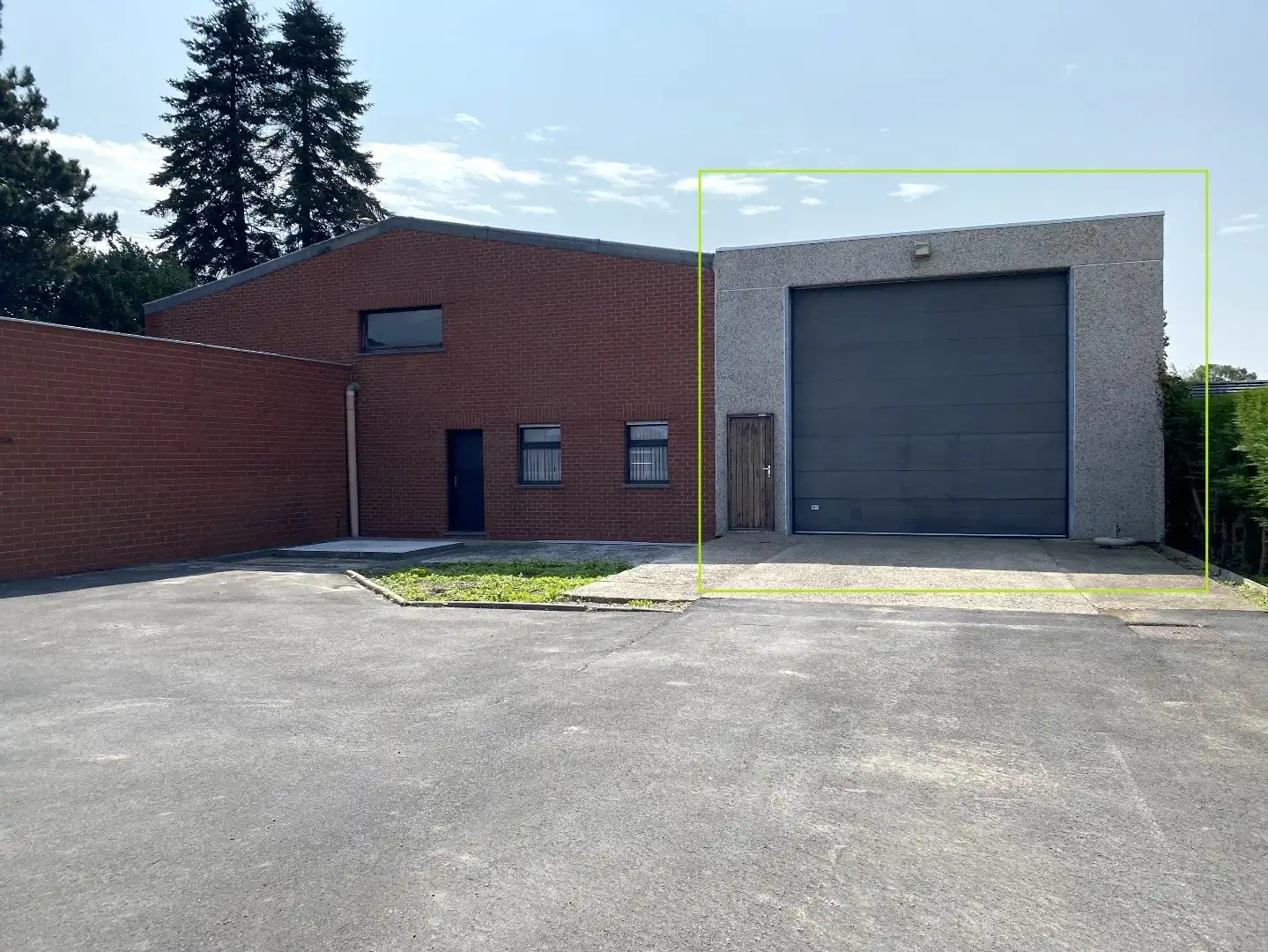 LOODS (137m²) MET TERREIN (546m²) TE HUUR TE MEULEBEKE  foto {{pictureIndex}}