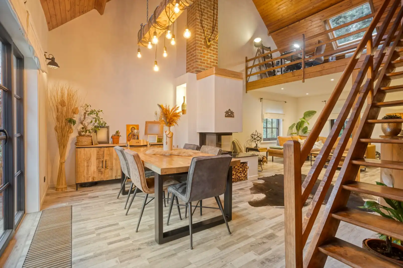 Gezellige, karakteristieke en energiezuinige woning met 4 SLPKS en 2 badkamers !  foto 3