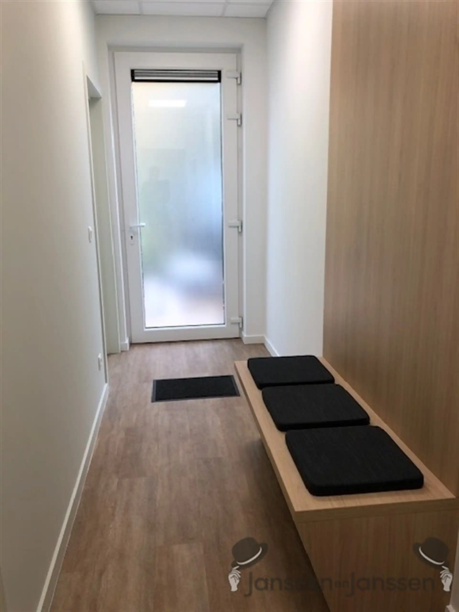 Verhuurd handelspand à 4,75% brutorendement op toplocatie foto 4
