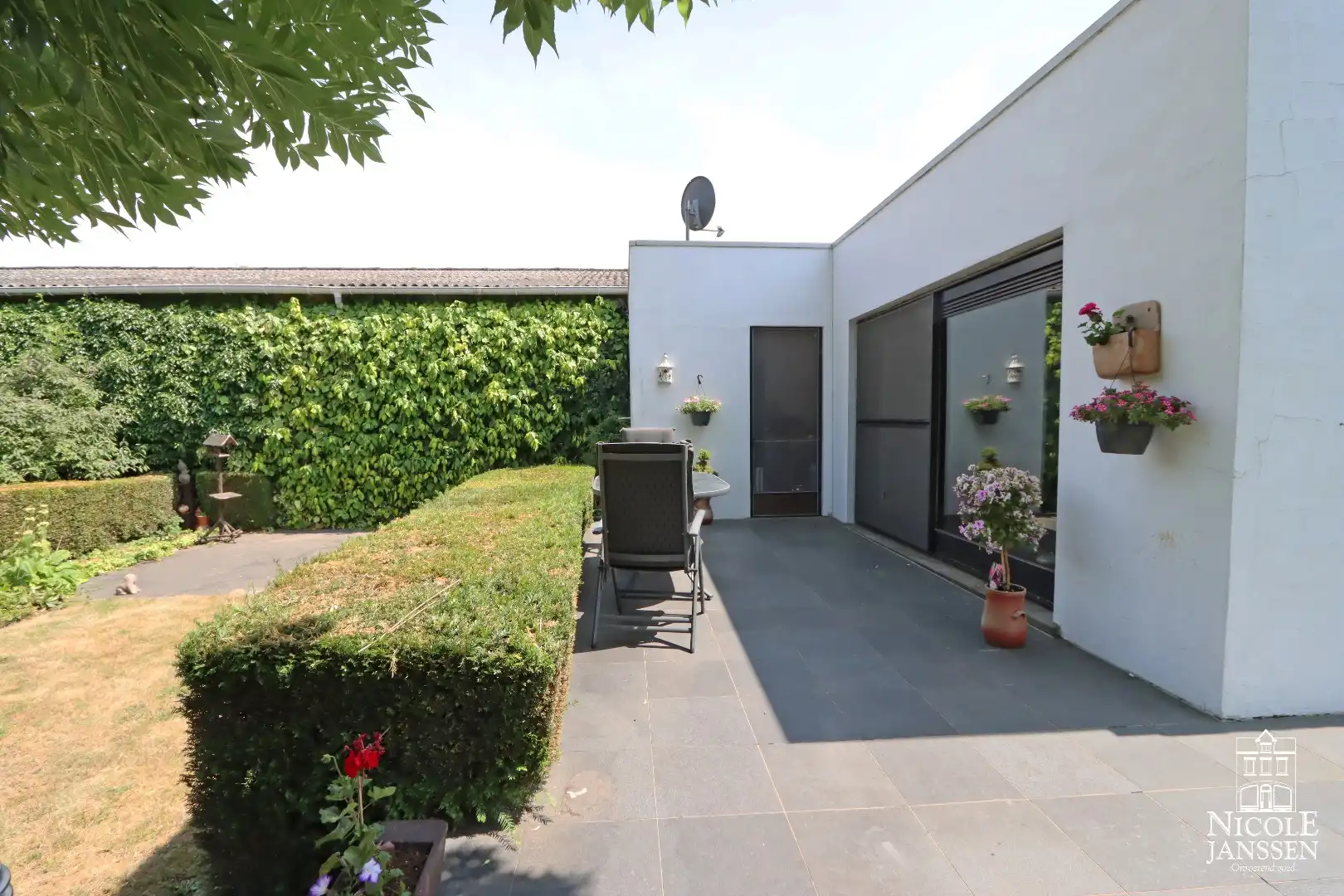 Verrassend ruime gezinswoning met prachtige diepe tuin foto 27