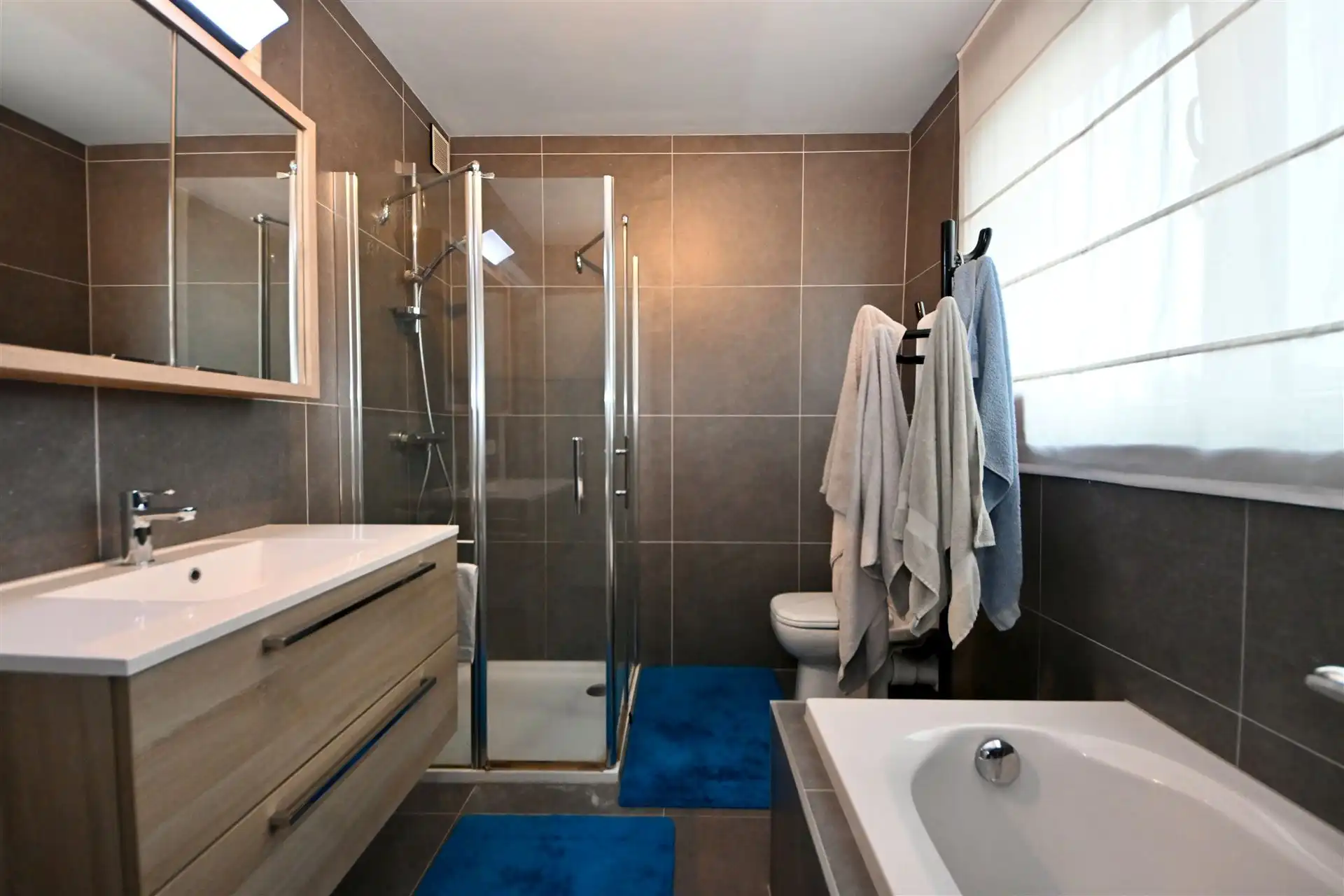 Duplex appartement met 2 slaapkamers, garage en terras. foto 13