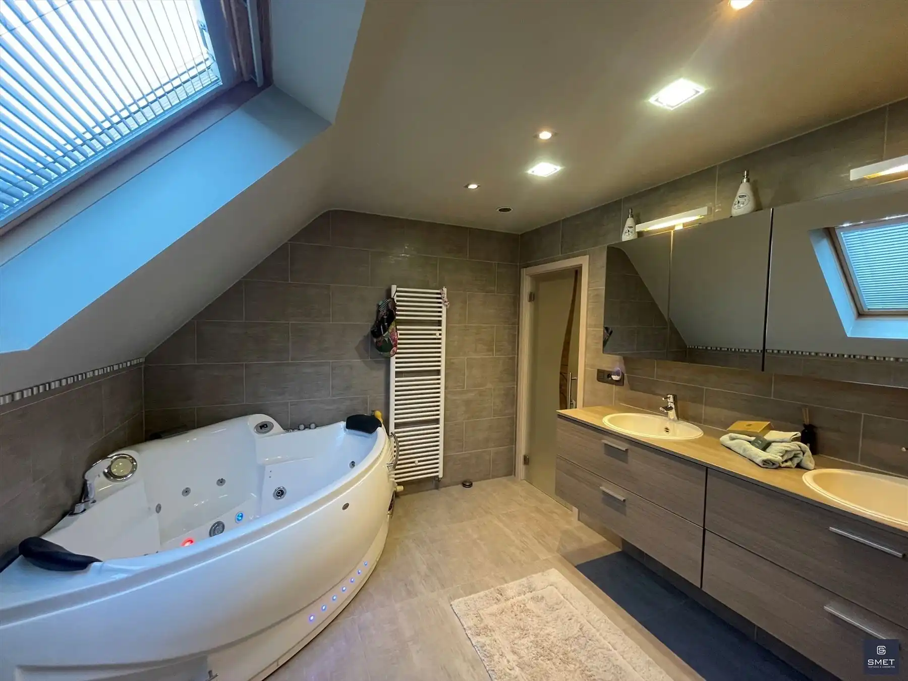 PRACHTIGE VILLA MET 4 SLPKS EN DUB GARAGE foto 16