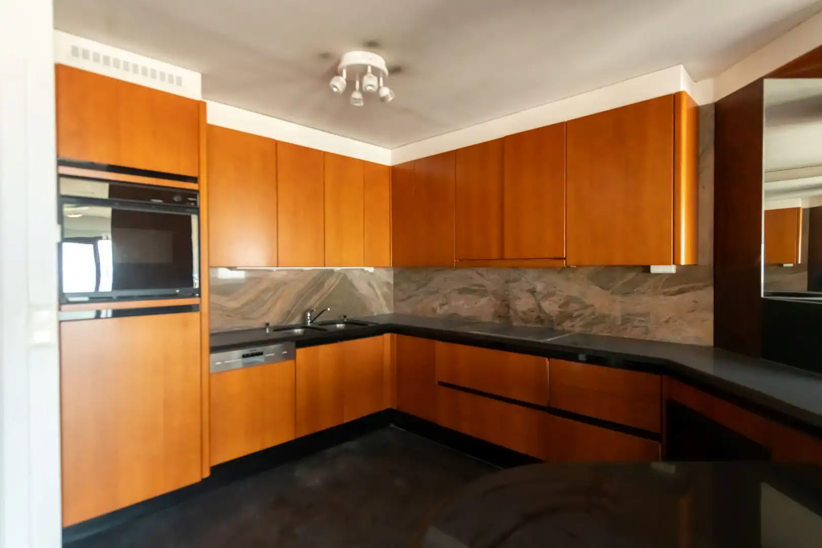 Ruim appartement met 3 slaapkamers en frontaal zeezicht foto 7