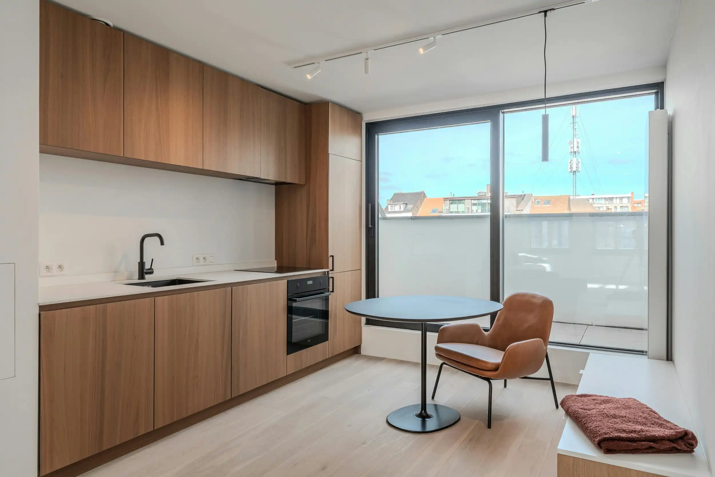 Magnifiek gerenoveerd duplexappartement te Oostende foto 10
